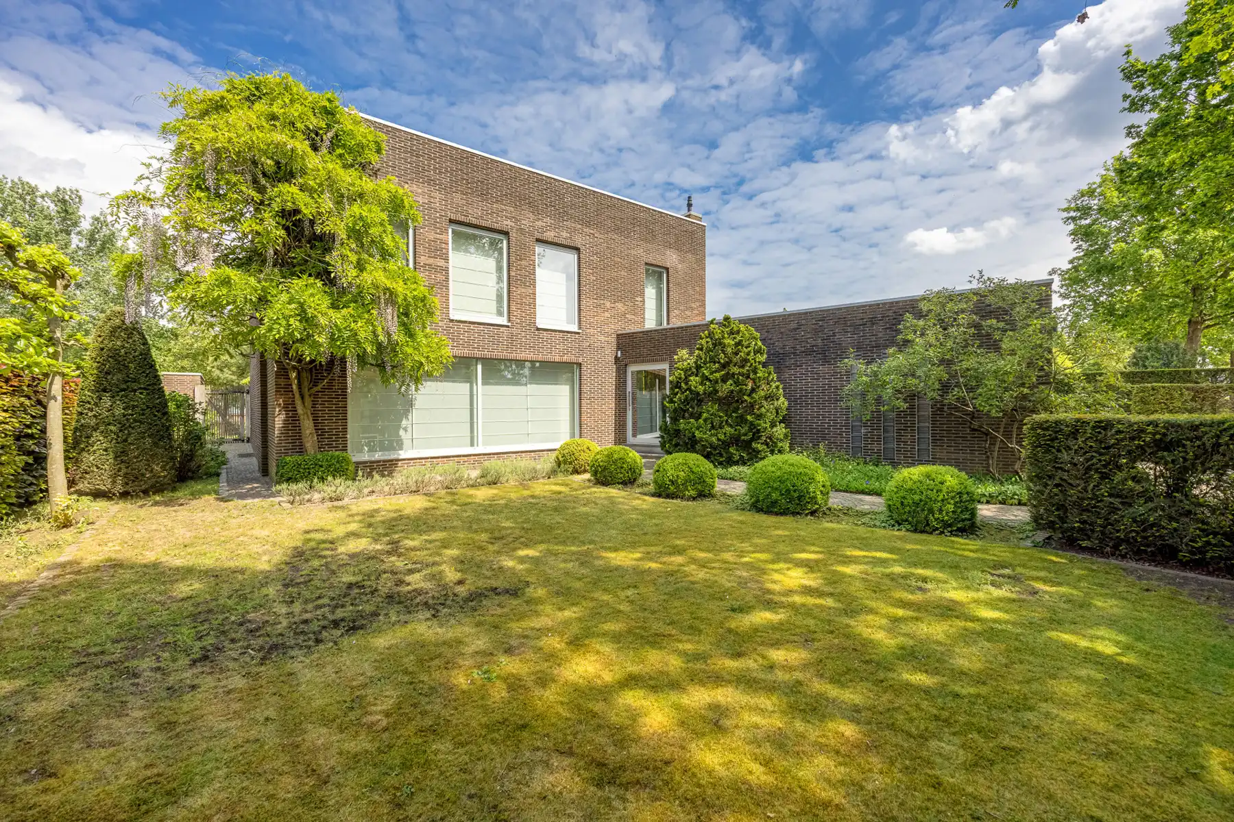 Degelijke en energiezuinige villa  op ca. 1000 m2 foto 2