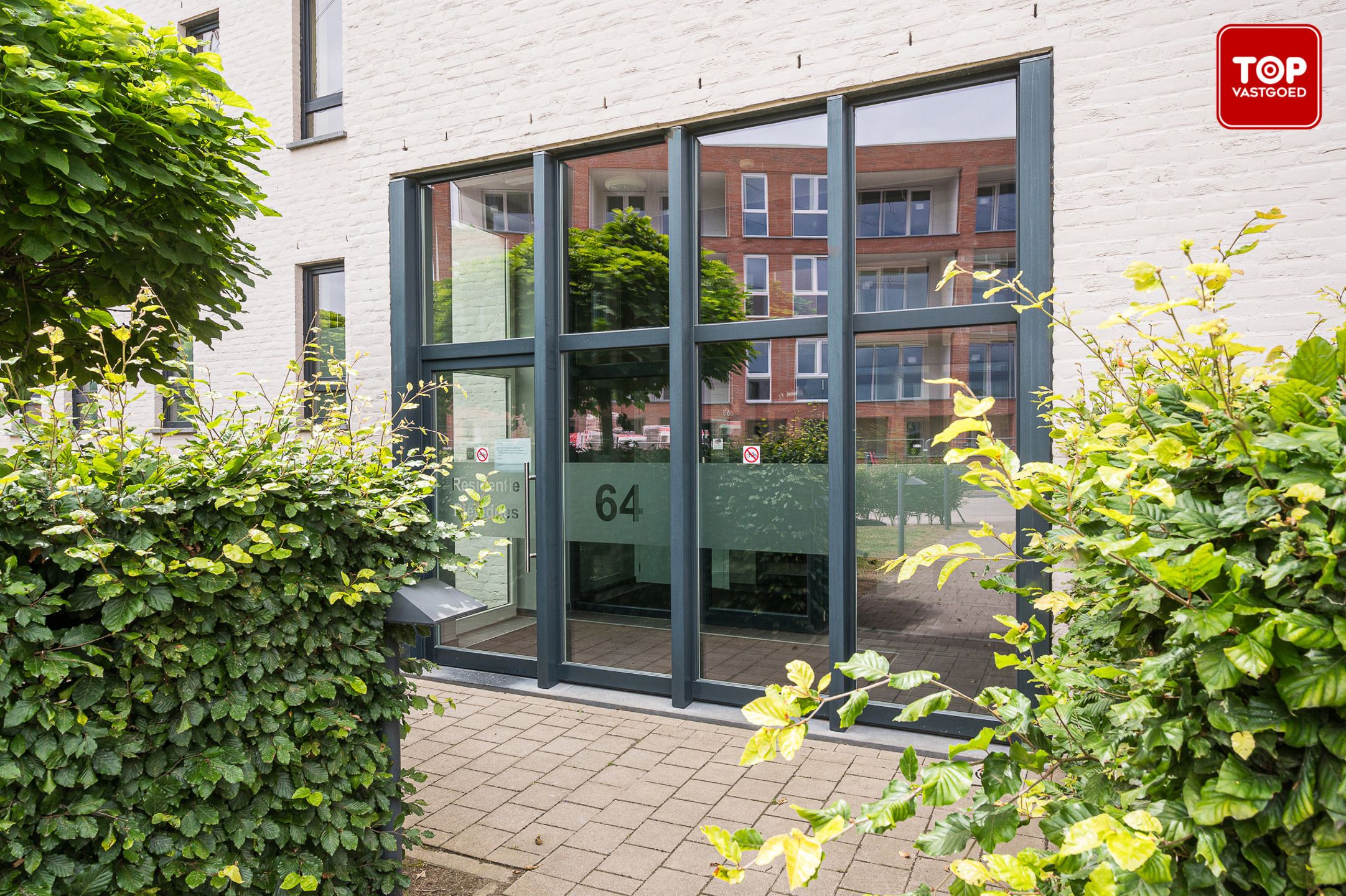 Instapklaar 1-slaapkamer appartement met autostaanplaats en fietsenberging.  foto 2
