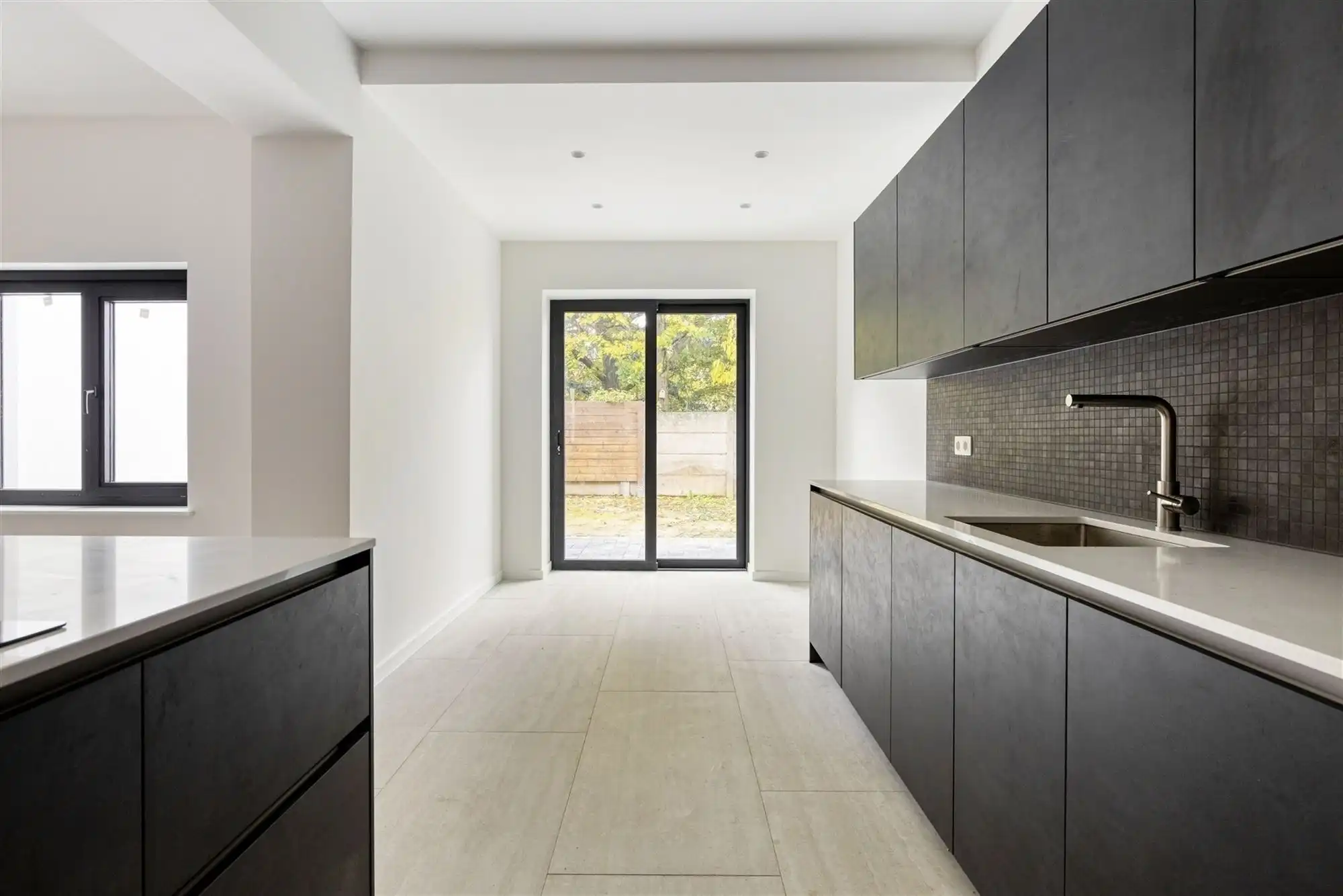 Prachtig gerenoveerd huis met tuin en 4 slaapkamers centrum Mortsel foto 5