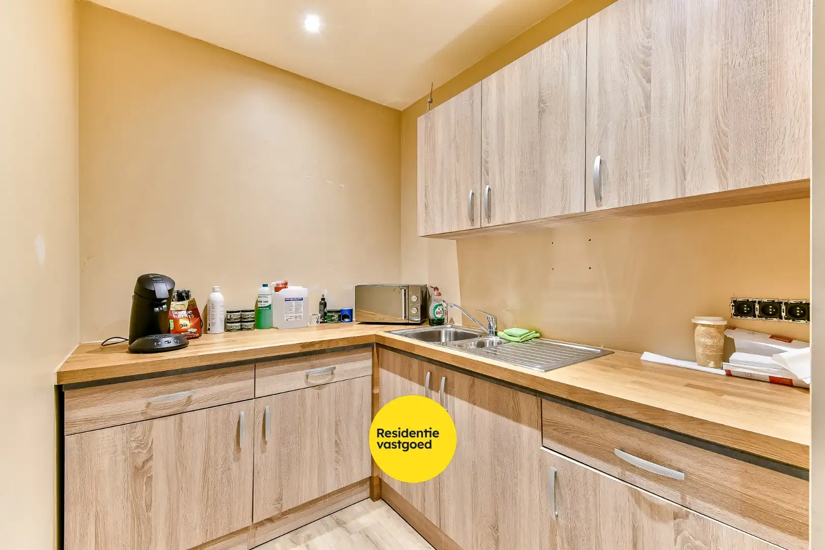 Centraal gelegen handelsruimte te Gistel foto 4