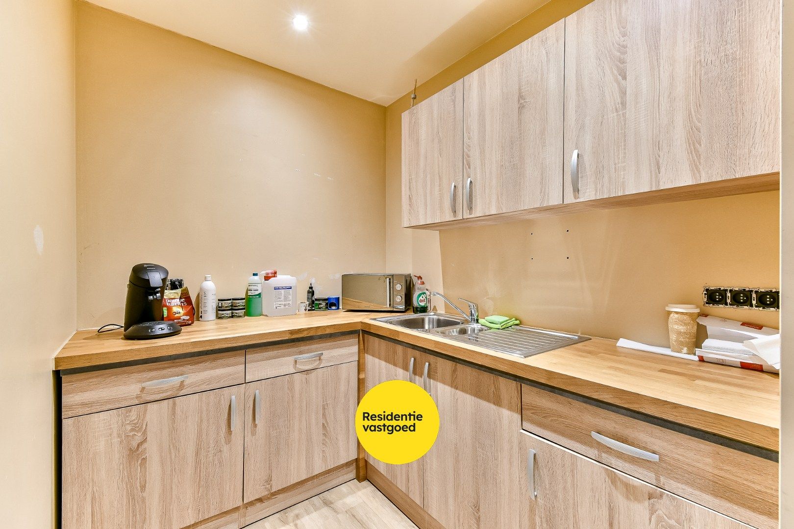 Centraal gelegen handelsruimte te Gistel foto 4