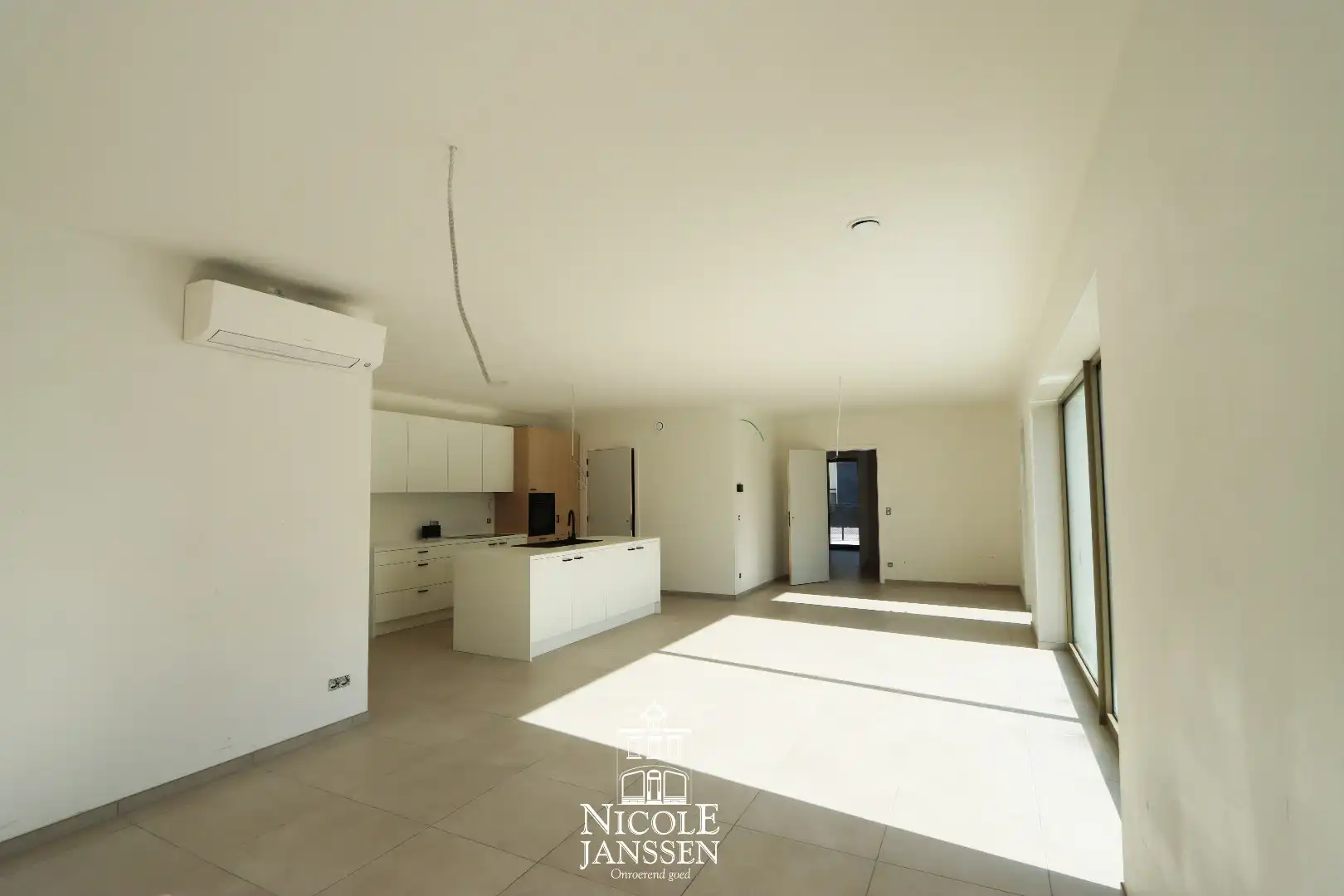 Gelijkvloers appartement met drie slaapkamers foto 9