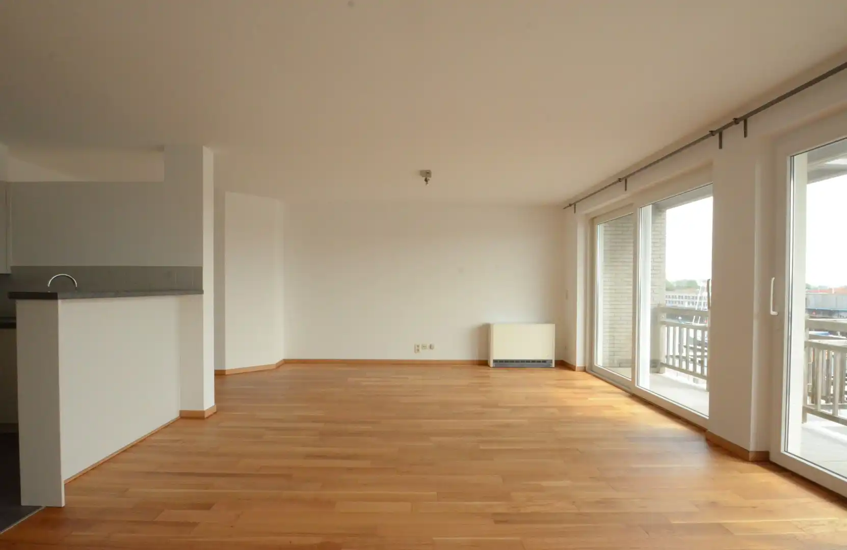 Zonnig appartement met 2 slaapkamers en terras met zicht op de jachthaven foto 2