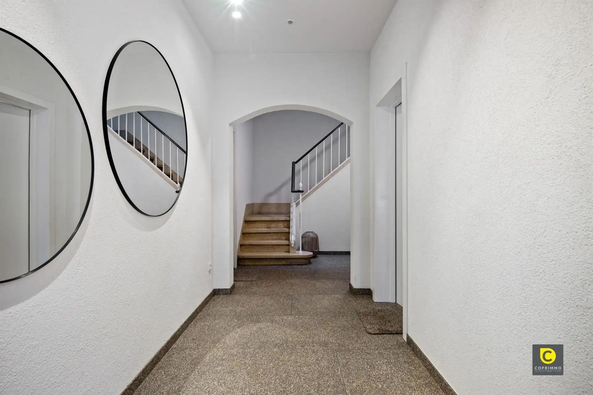 Lichtrijk 2 slpk app met 2 terrassen te Pulhof! foto 10