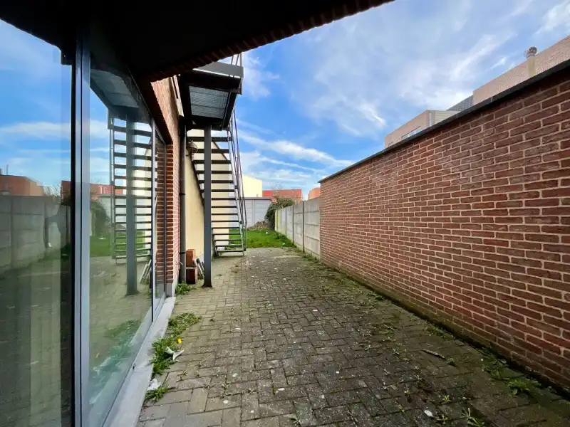 Opbrengsteigendom met handelspand en 2 appartementen met 2 slaapkamers foto 14