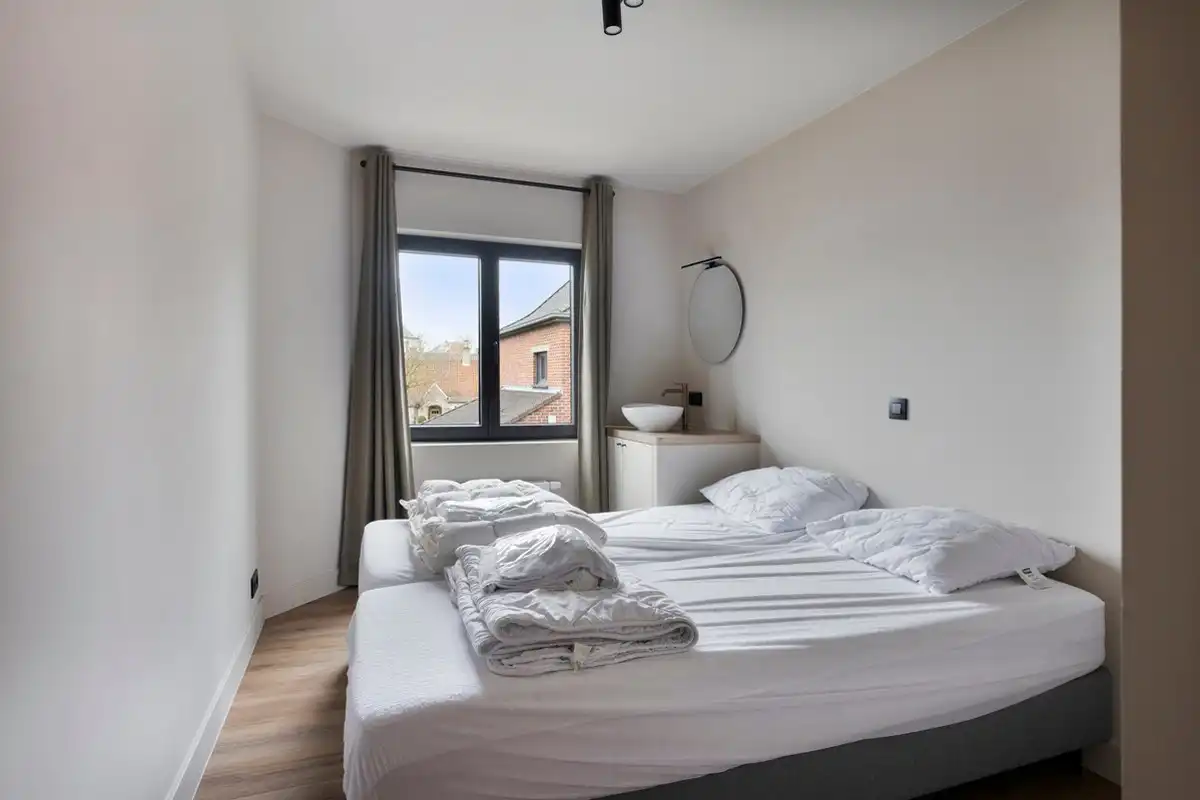 INSTAPKLAAR, VOLLEDIG GERENOVEERD APPARTEMENT MET 2 SLAAPKAMERS TE HUUR OP JAARBASIS foto 11