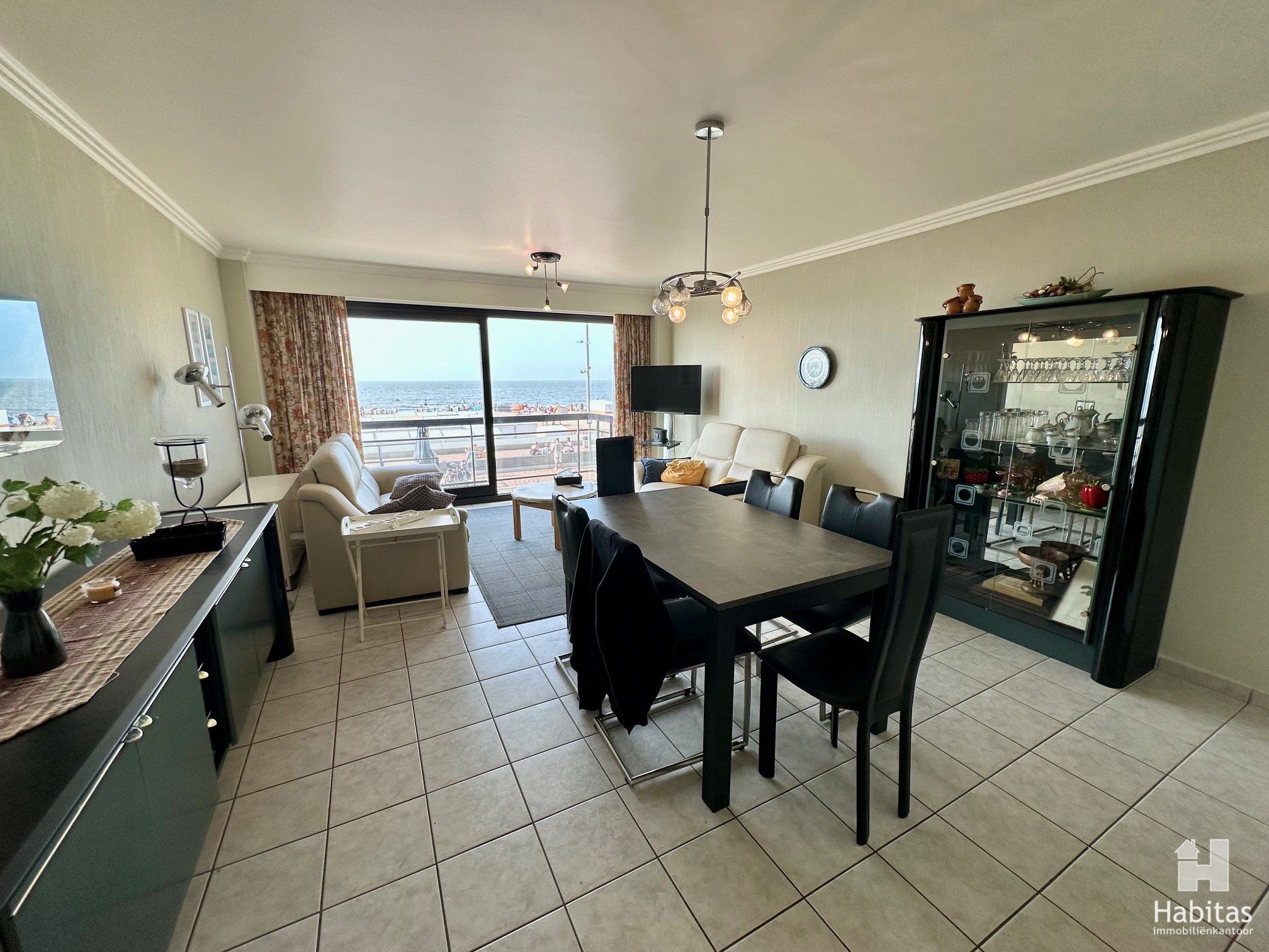  2-slaapkamerappartement met prachtig frontaal zeezicht foto 2