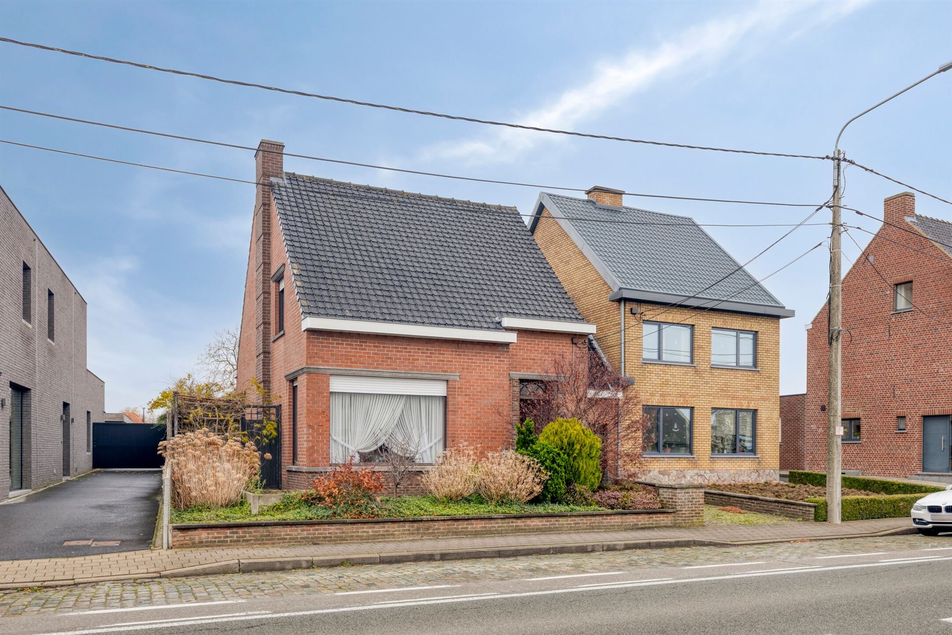 Stevige woning, met atelier en grote tuin. foto {{pictureIndex}}