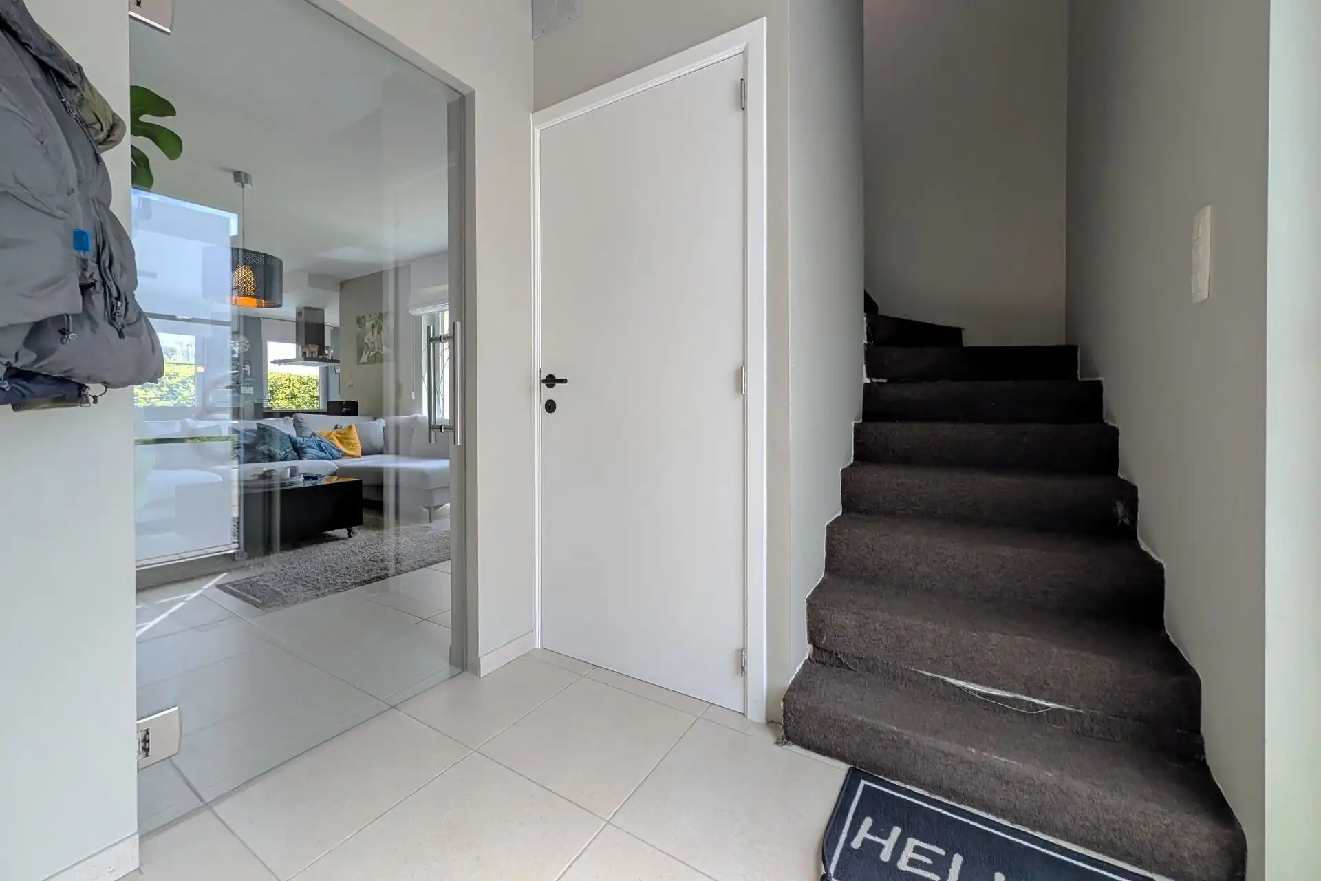 Instapklare halfopen woning met 3 slaapkamers en zwembad te Bilzen foto 3