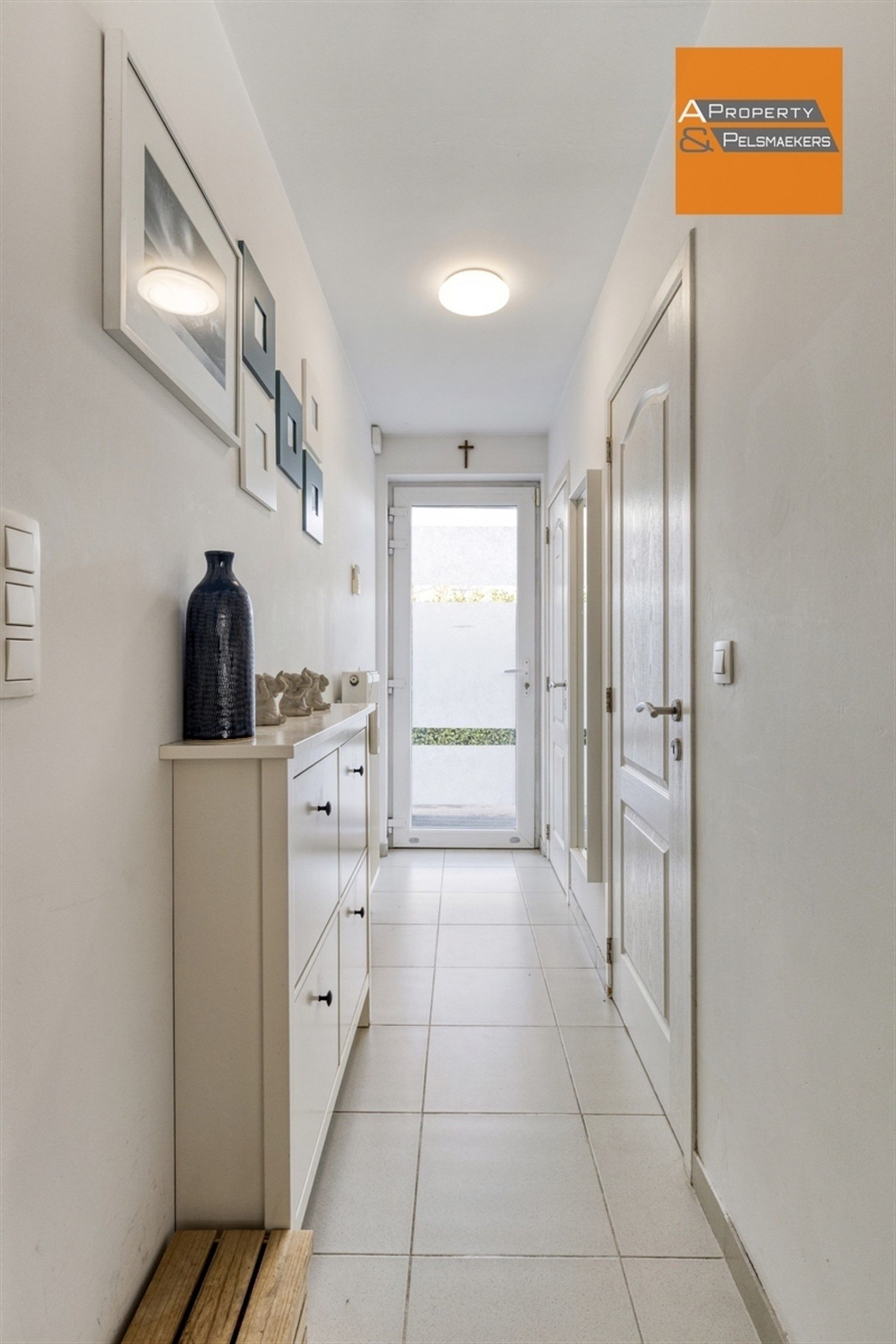 Gelijkvloers appartement met 2 slaapkamers 2 staanplaatsen en tuin foto 6