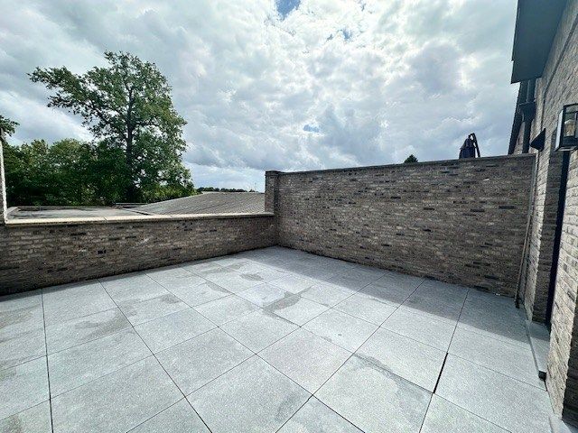 Charmant triplexappartement te huur in het hart van de dorpskern in Neeroeteren. foto 9