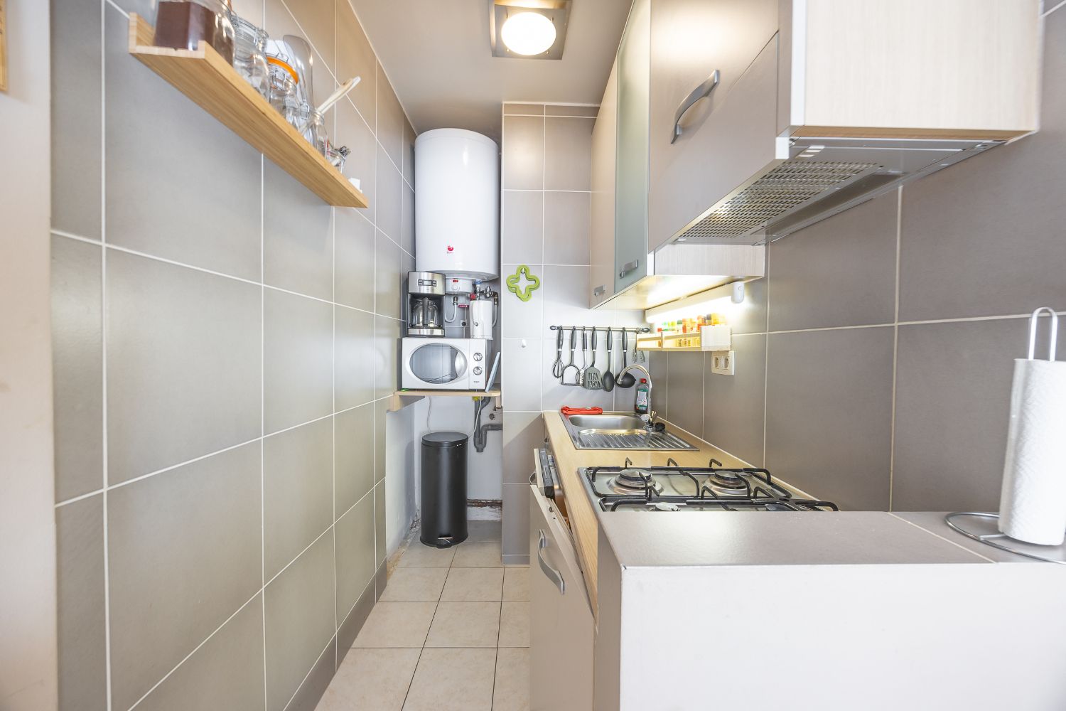 Knusse studio met zijdelings zeezicht in goede staat! foto 11
