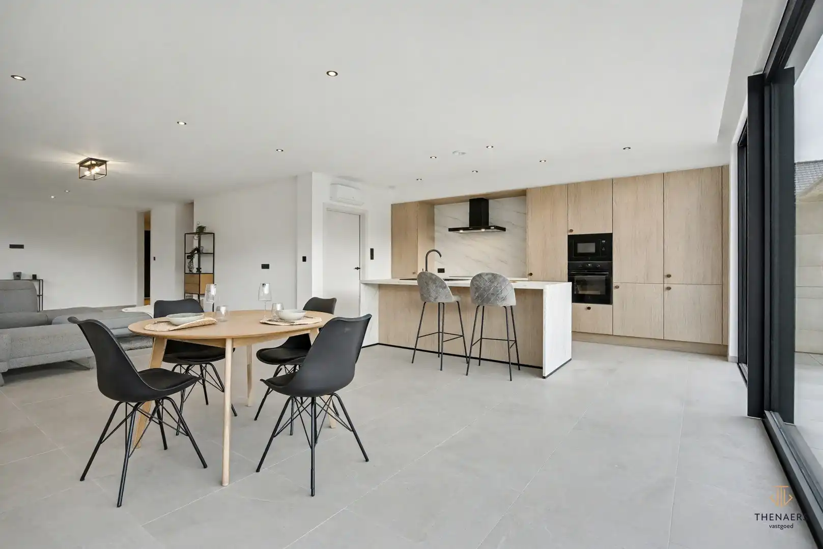 Nieuwbouwwoning met 3 slaapkamers en luxueuze afwerking. foto 2