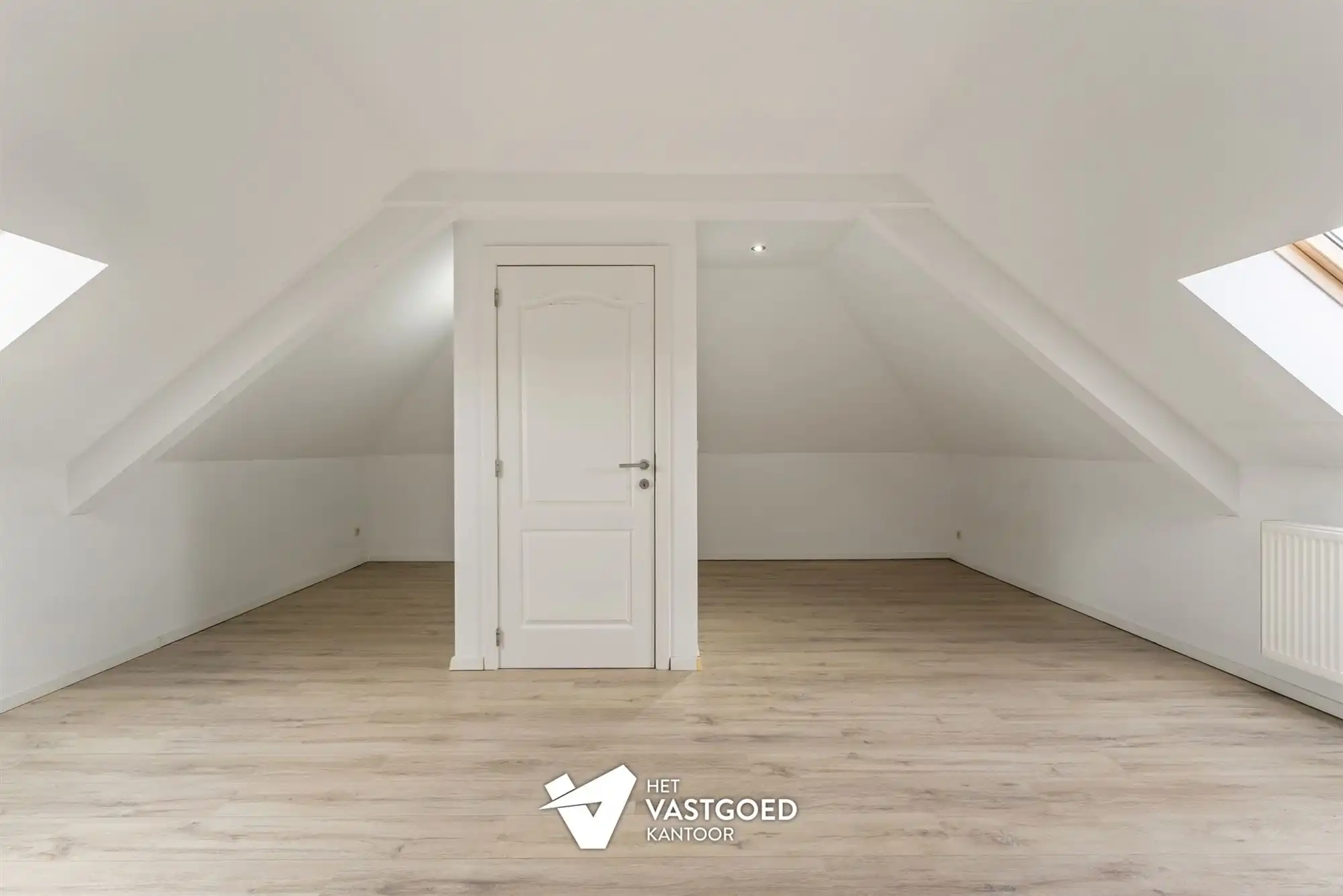 INSTAPKLAAR DUPLEX APPARTEMENT (127M²) MET 2 SLAAPKAMERS EN AUTOSTAANPLAATS TE BERINGEN foto 12