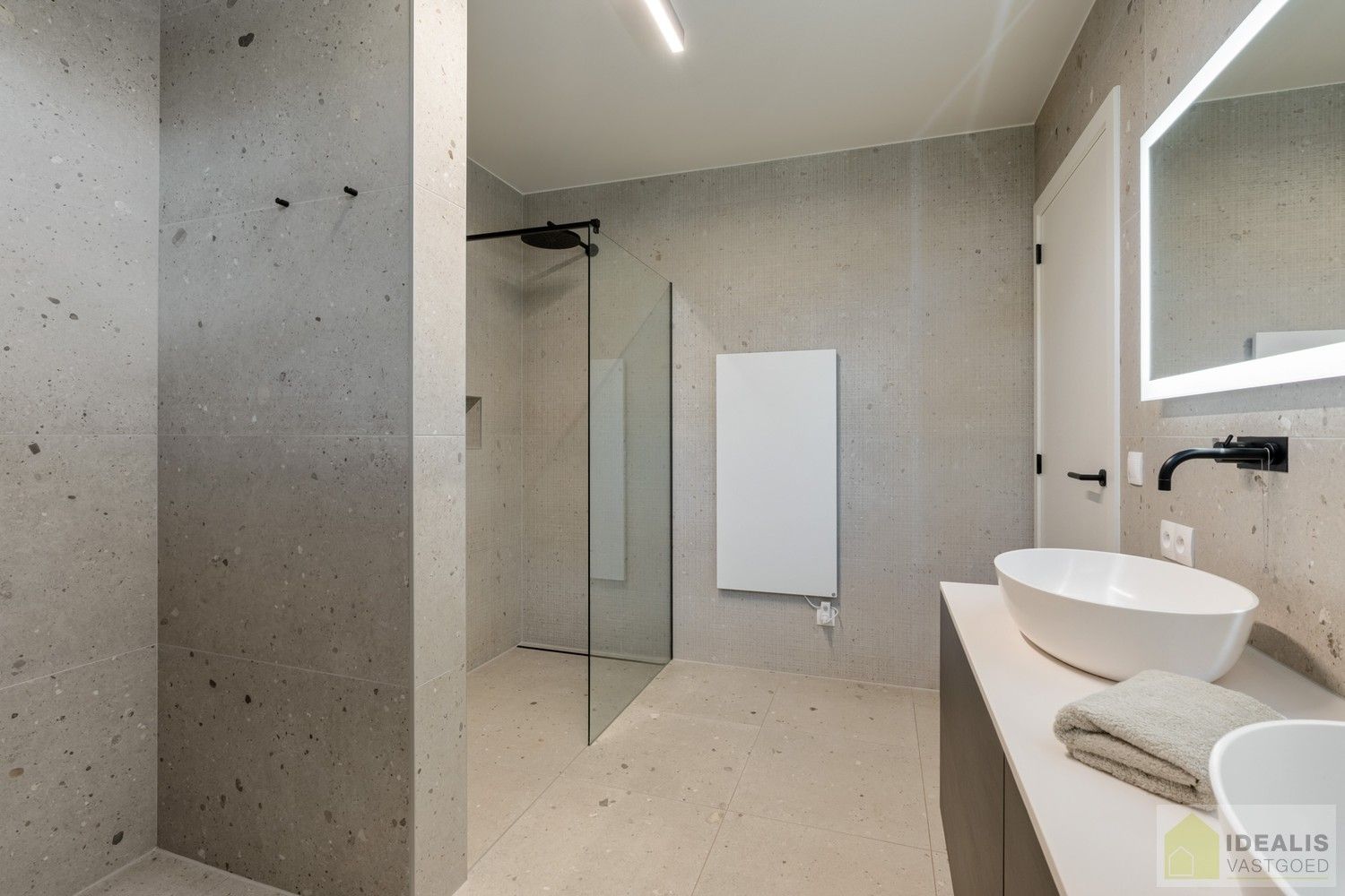 PRACHTIGE, PERFECT ONDERHOUDEN EN MODERN OPGETROKKEN WONING MET EEN HEERLIJK LICHTRIJKE WOONKAMER MET OPEN KEUKEN, 3 SLAAPKAMERS, 2 BADKAMERS VOORZIEN VAN ALLE COMFORT foto 23