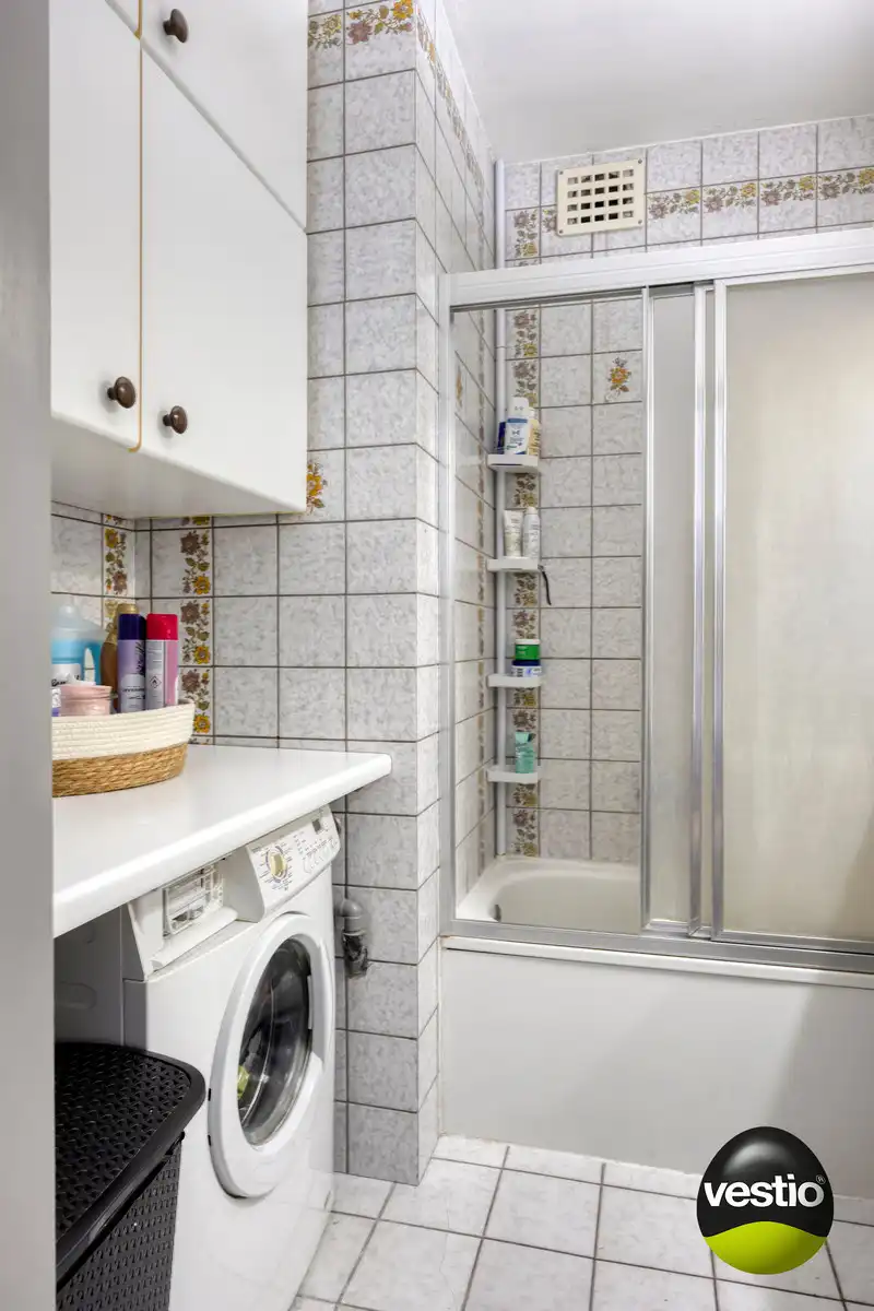 APPARTEMENT 90M² MET 2 SLK GELEGEN IN CENTRUM HOESELT. foto 13