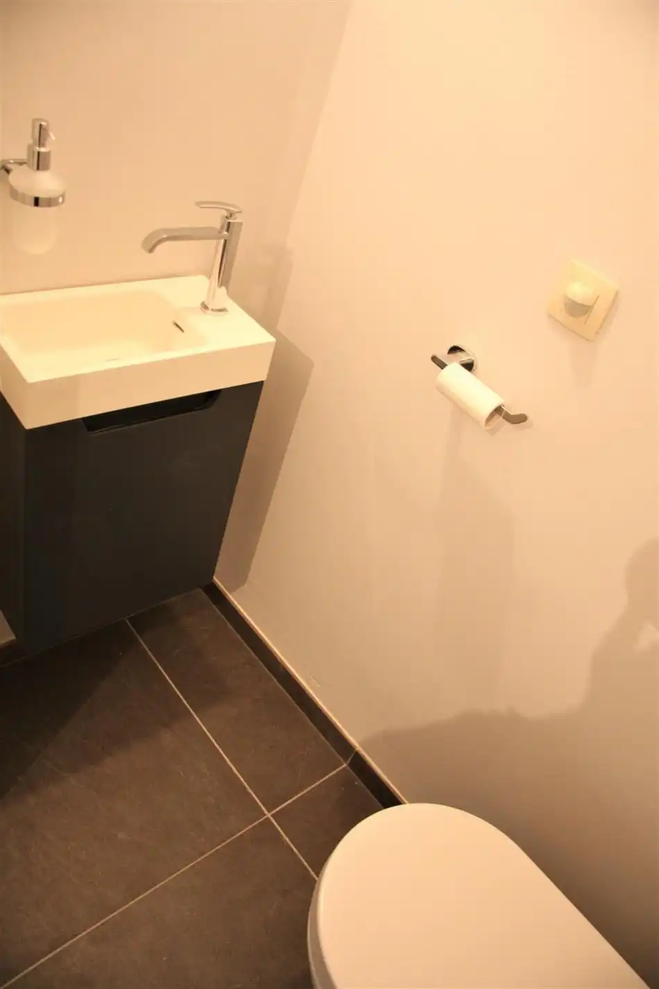 Stijlvol appartement op de 2e verdieping met 3 slaapkamers in het centrum van Zottegem foto 6