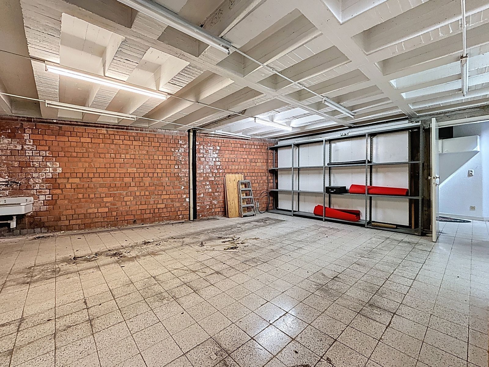 Uniek handelspand met ruim appartement en tuin foto 39