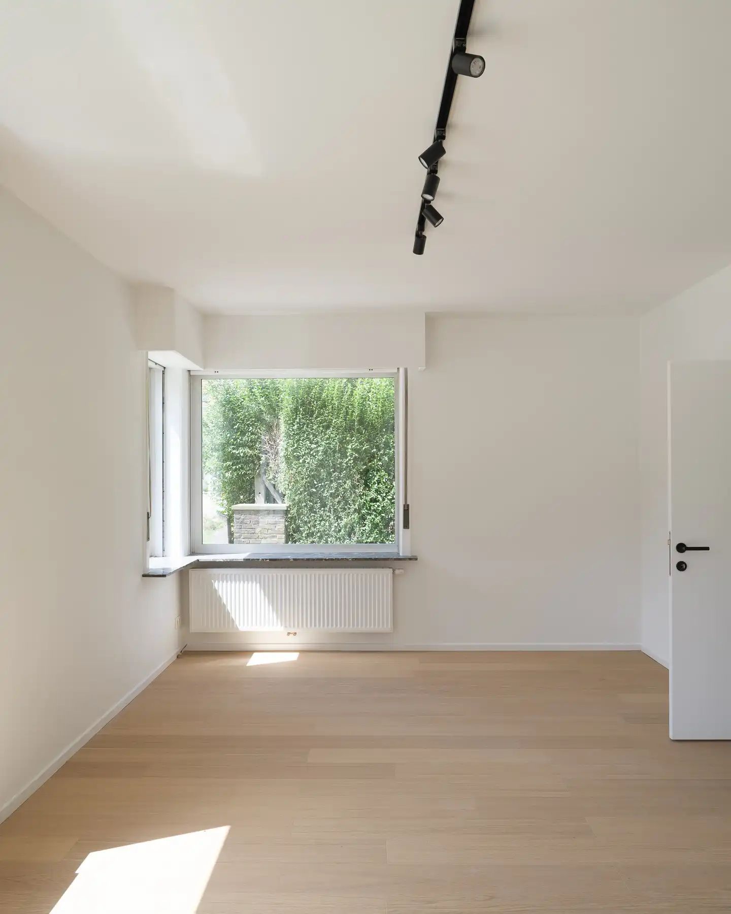 Ruime halfopen bebouwing met tuin foto 5
