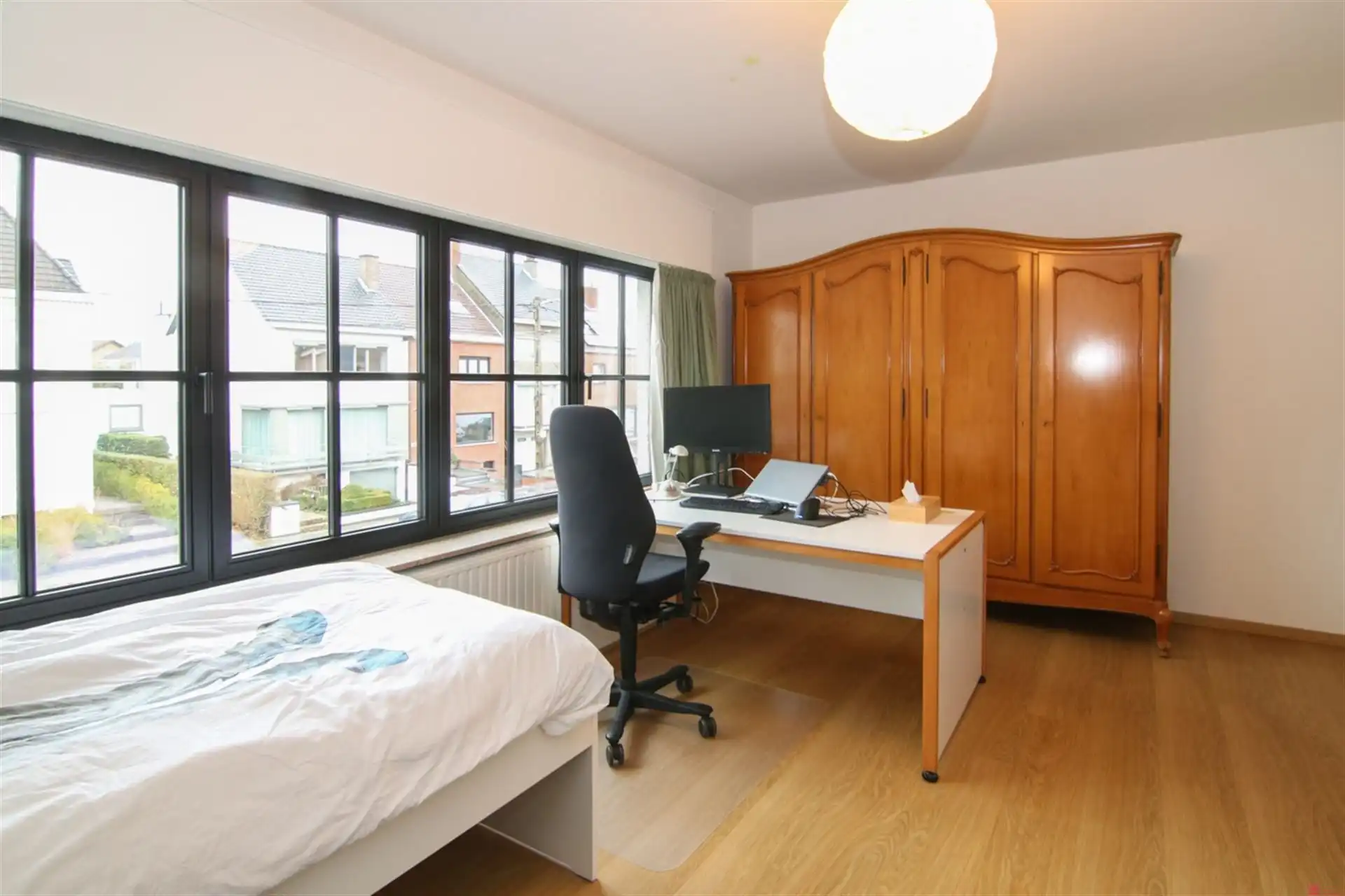 Prachtig vernieuwde halfopen woning op Pius-X foto 19