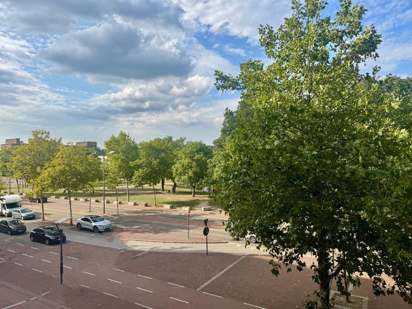 RUIM APPARTEMENT MET TWEE TERRASSEN foto 5