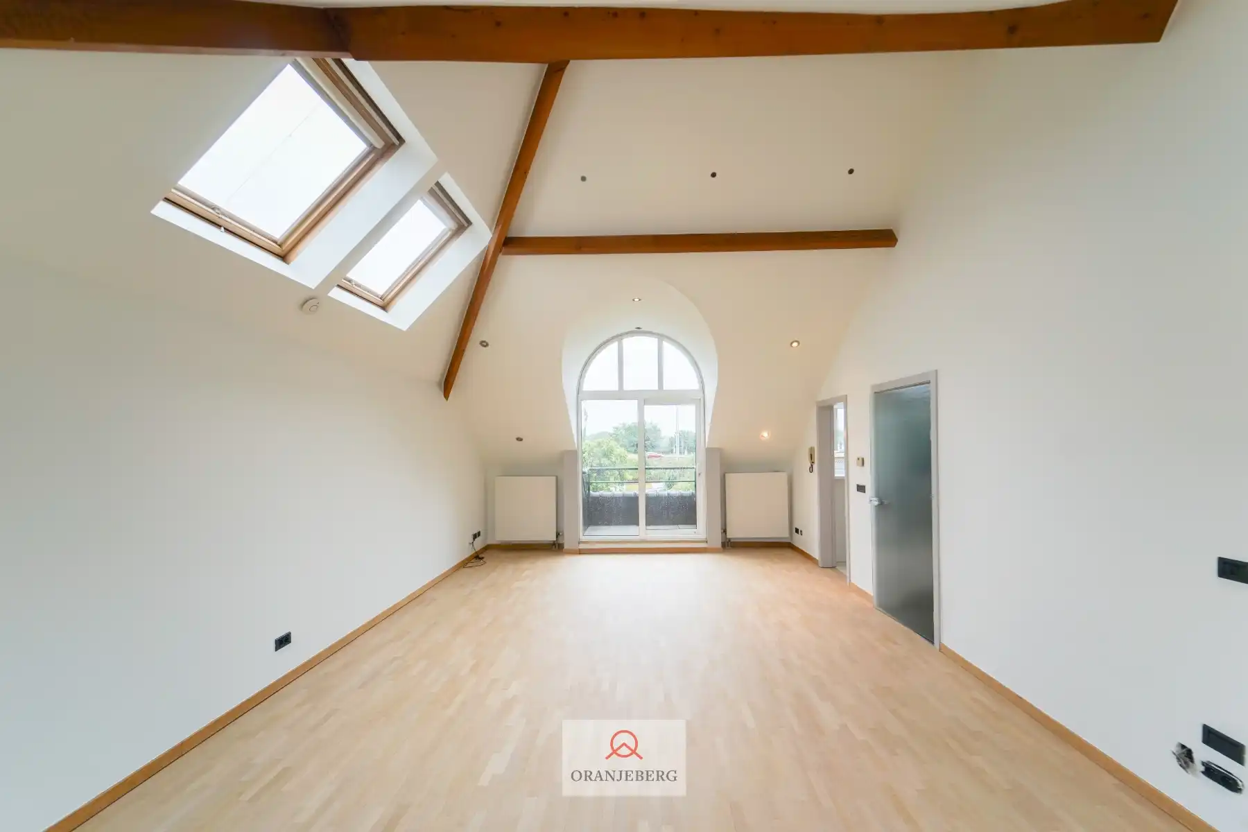 Ruim 2 slaapkamer penthouse te Zwijnaarde foto {{pictureIndex}}