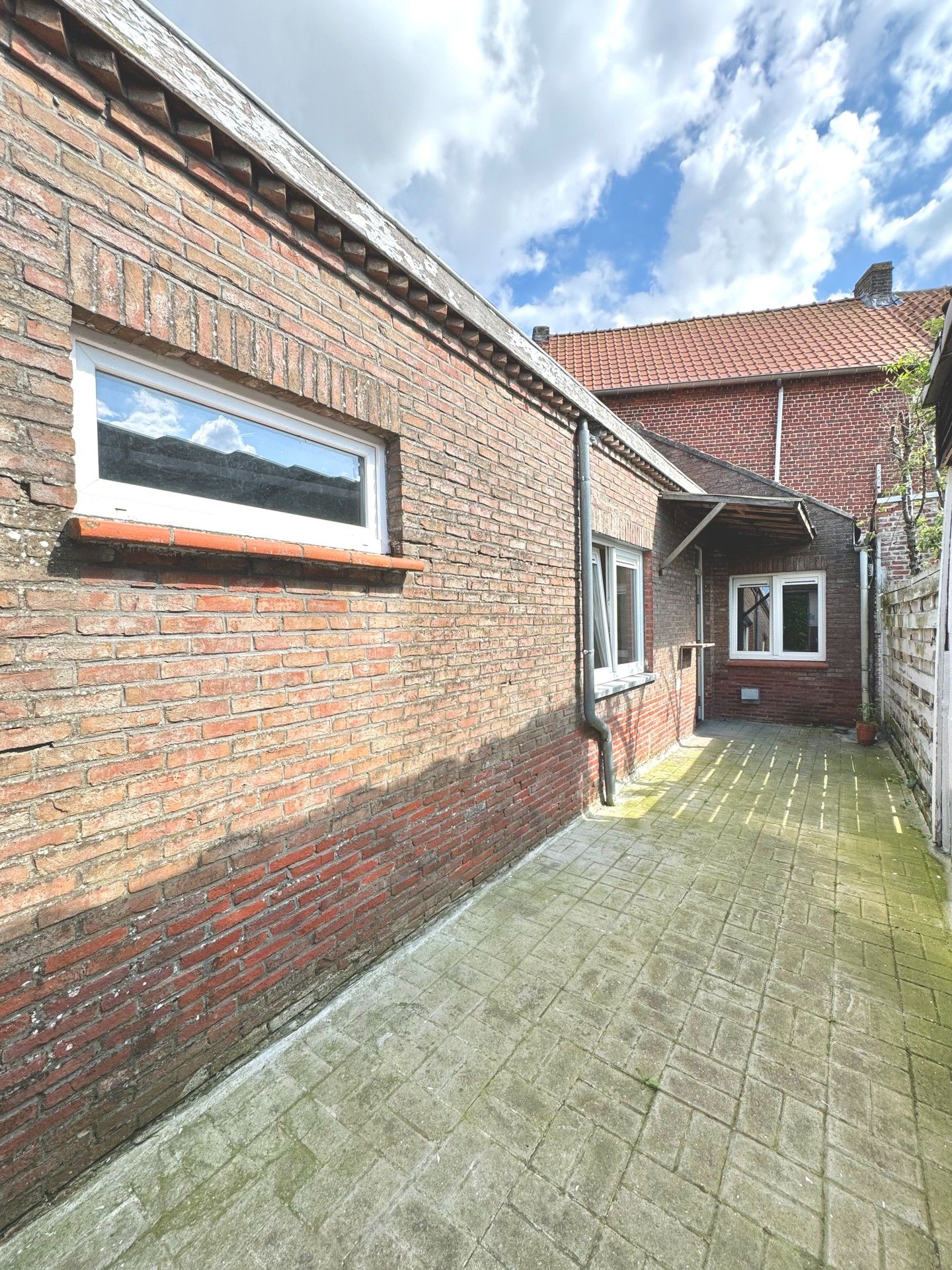 TE RENOVEREN WONING MET 2 SLPKS & GARAGE foto 5