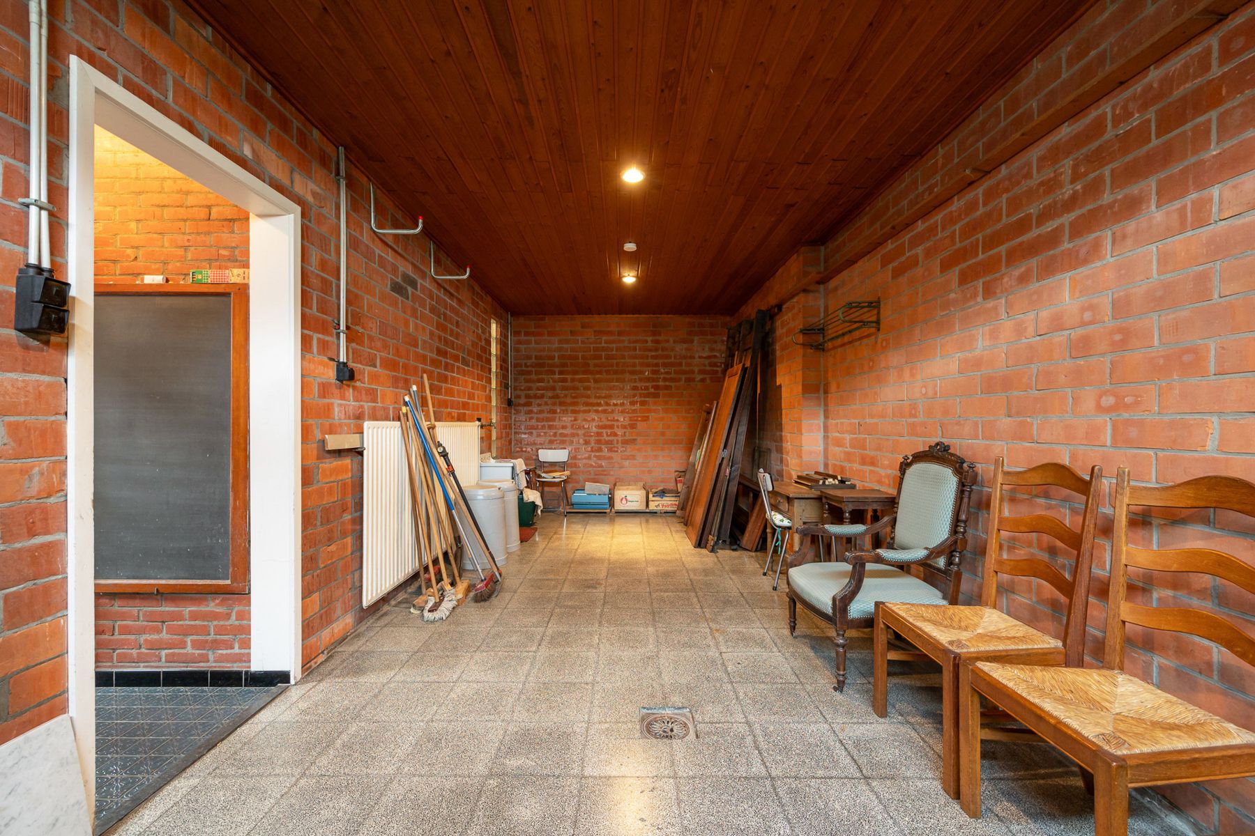 Laagbouwwoning met inpandige garage op een perceel van 561 m² in het centrum van Minderhout. foto 9