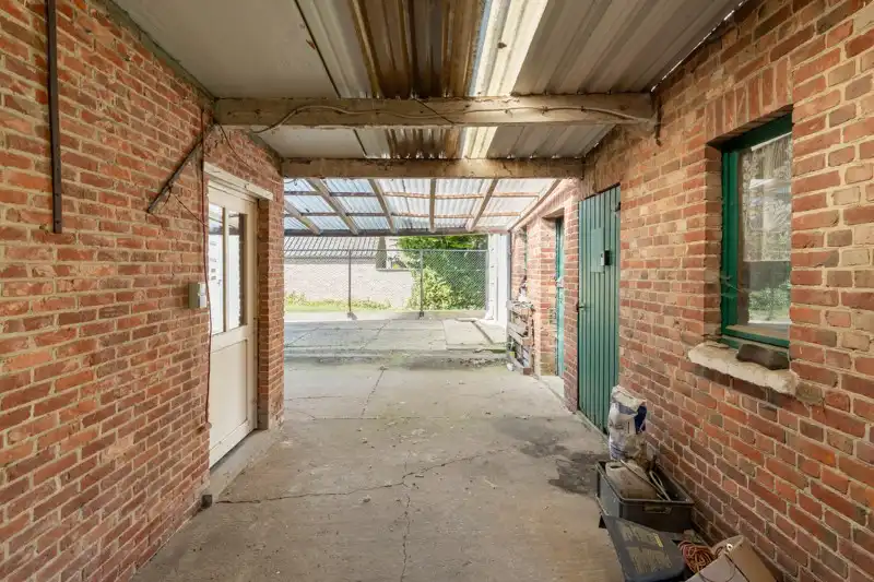 Rustig gelegen gezinswoning met aanpalend een groot bijgebouw op een perceel 9are foto 13