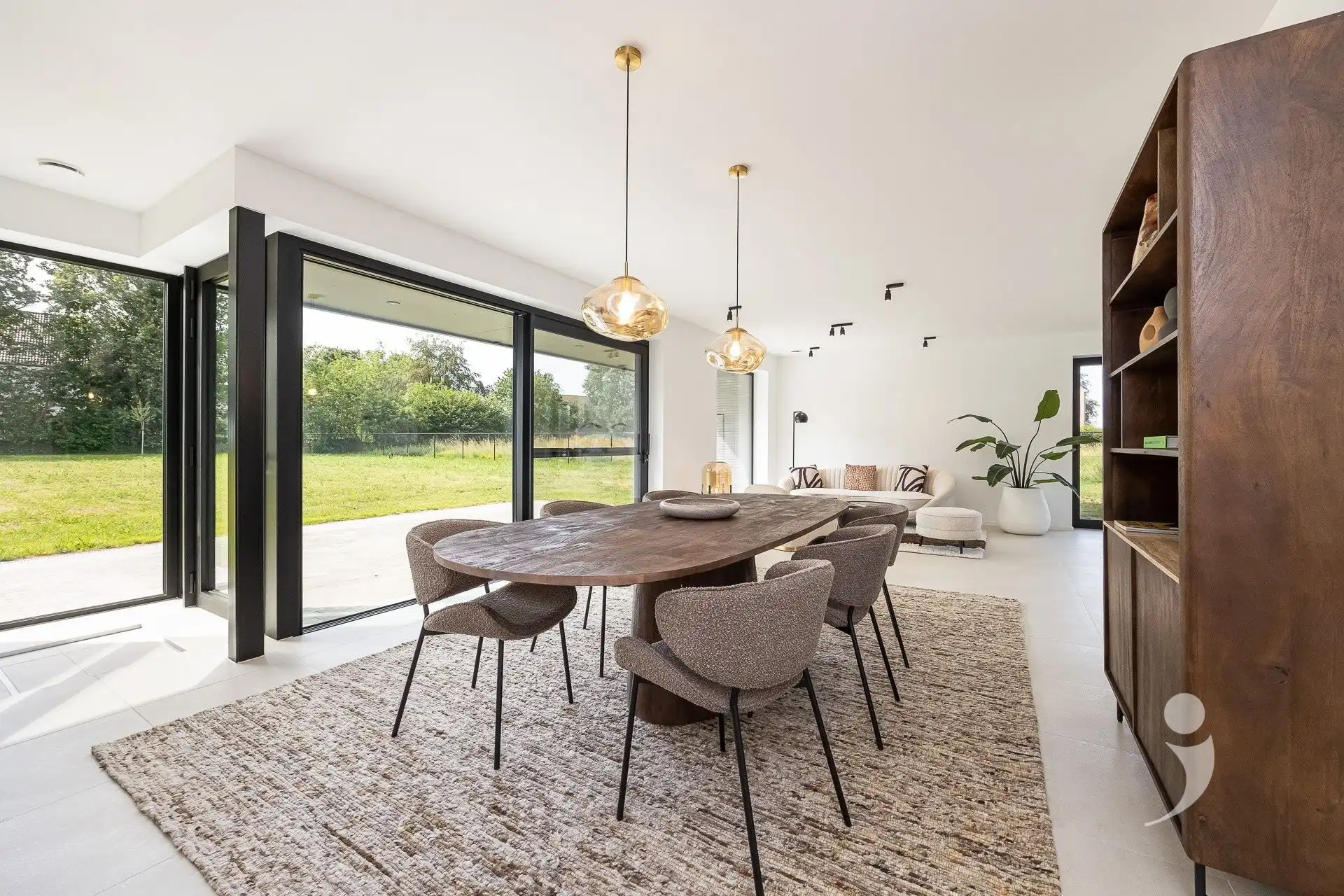 Ruime nieuwbouwwoning met prachtige tuin! foto 12