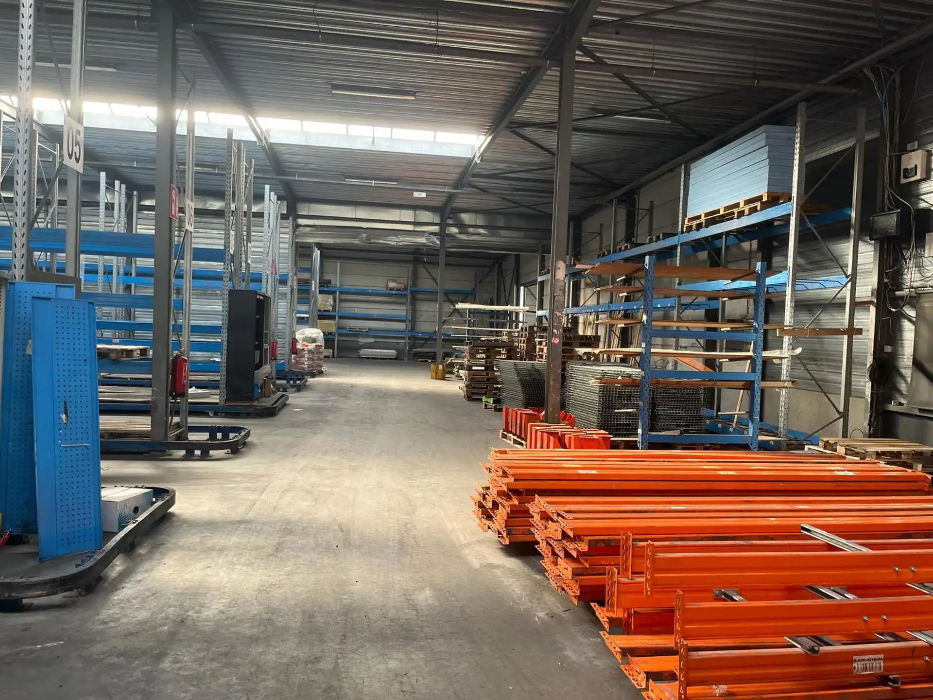 Magazijn ca.2.700m² met los- en laadzone te Merksem. foto 11