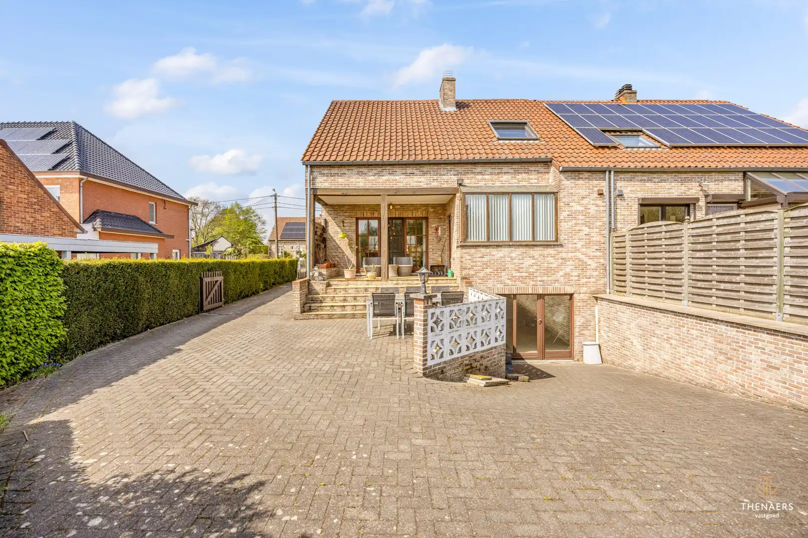 Ruime halfopen woning met 3 slaapkamers en prachtige tuin. foto 19