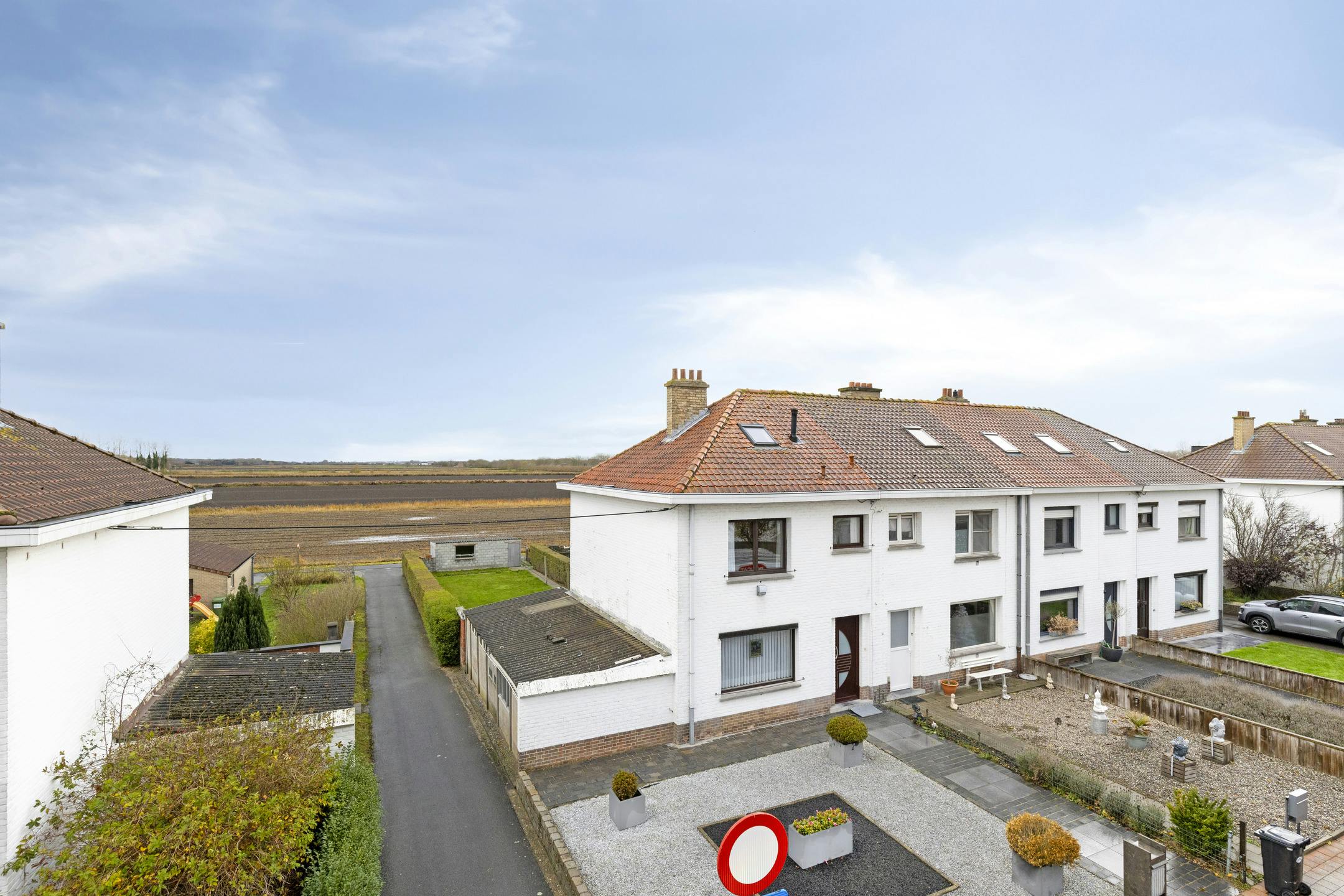 Woning met 3 slaapkamers, garage en tuin te koop. foto 11