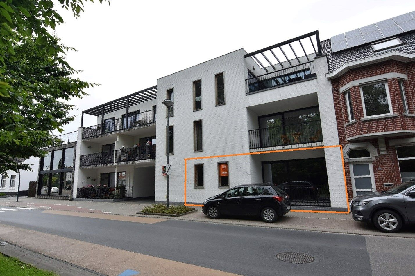 Modern gelijkvloers appartement tegenover park Pastoorsbos Beveren foto {{pictureIndex}}