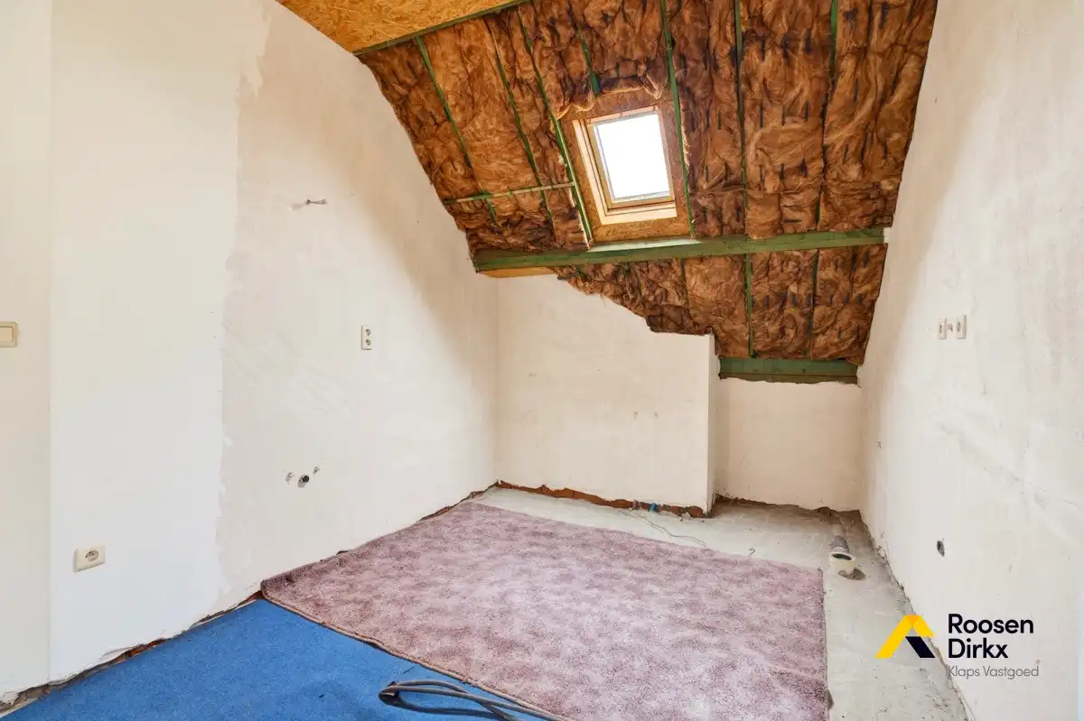 Vrijstaande en degelijke gezinswoning met 300m² bewoonbare oppervlakte en mogelijk 5 slaapkamers op perceel van 974m² foto 29