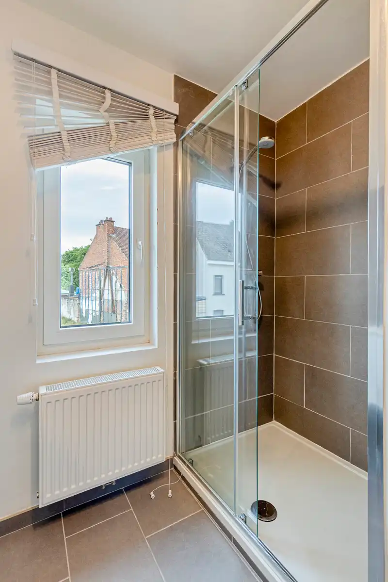 Instapklare centrum-woning pal bij centrum Buggenhout  foto 21