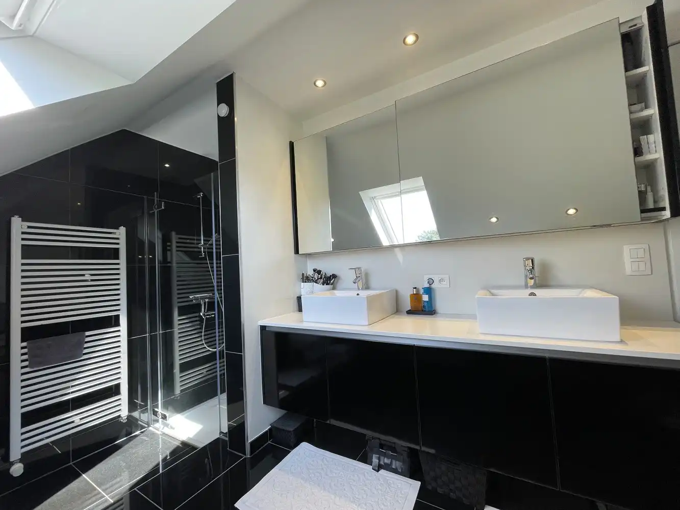 Halfopen bebouwing bestaande uit polyvalent gelijkvloers met woonst foto 19