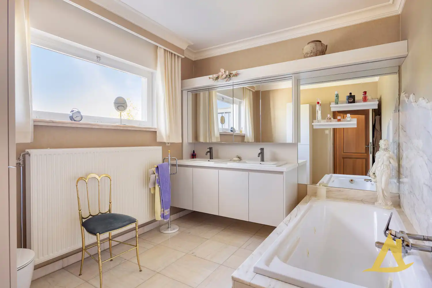 EXCLUSIEVE VILLA MET PARKTUIN EN ZWEMVIJVER OP EEN PERCEEL VAN 1HA 5A 16CA! foto 33