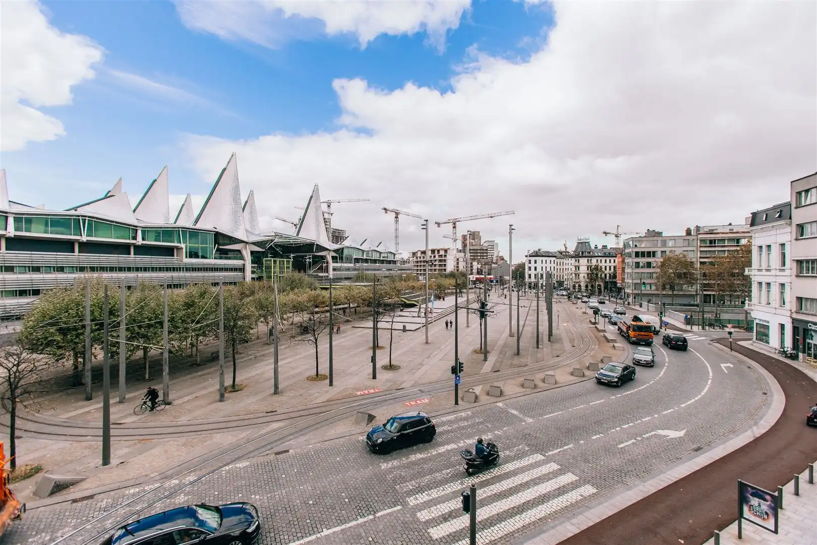 Gemeubelde luxestudio van 63 m² aan de Bolivarplaats foto 12