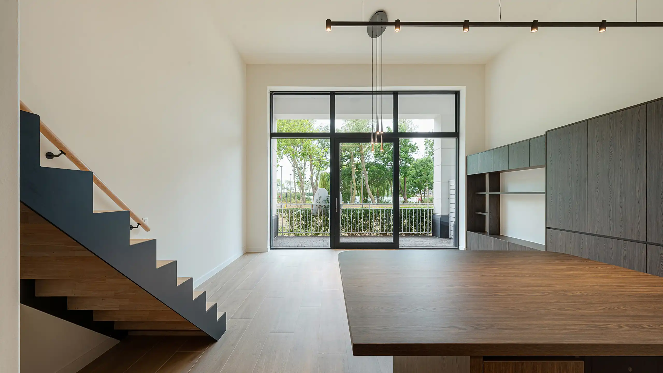 Nieuwbouwappartement met prachtig zicht op Lakeside  foto 3