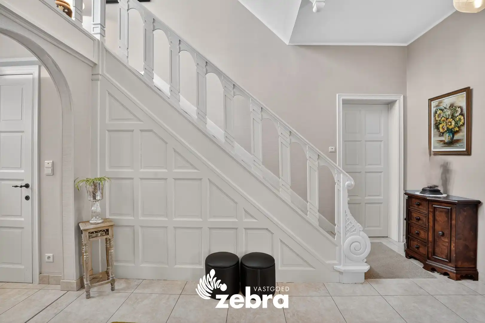 Unieke burgemeesterswoning met authentieke charme, 6 slaapkamers en grote tuin nabij IJzer te Roesbrugge! foto 5