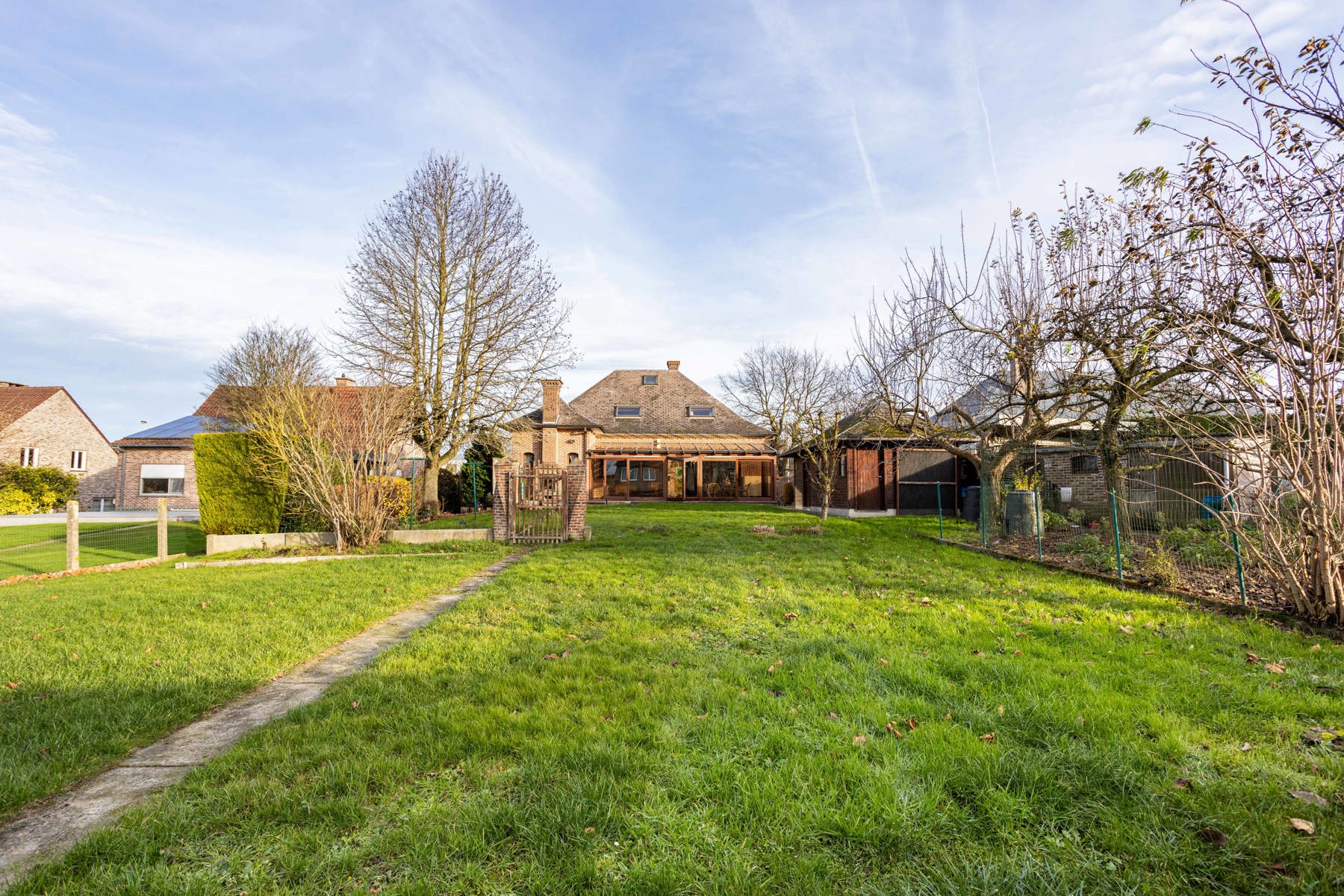 Solide open bebouwing op gunstige ligging. foto 14