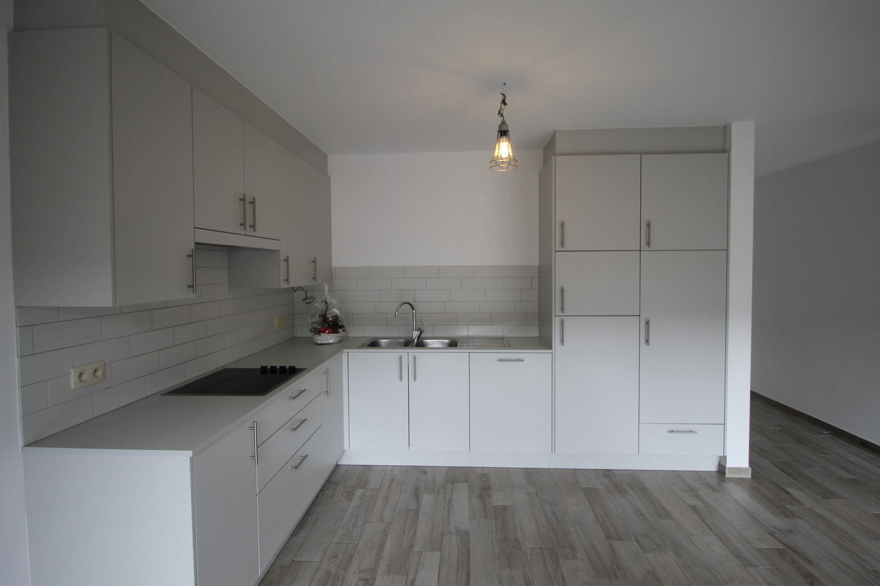 Een appartement op de benedenverdieping met 2 slaapkamers, ruim terras en carport. foto 4