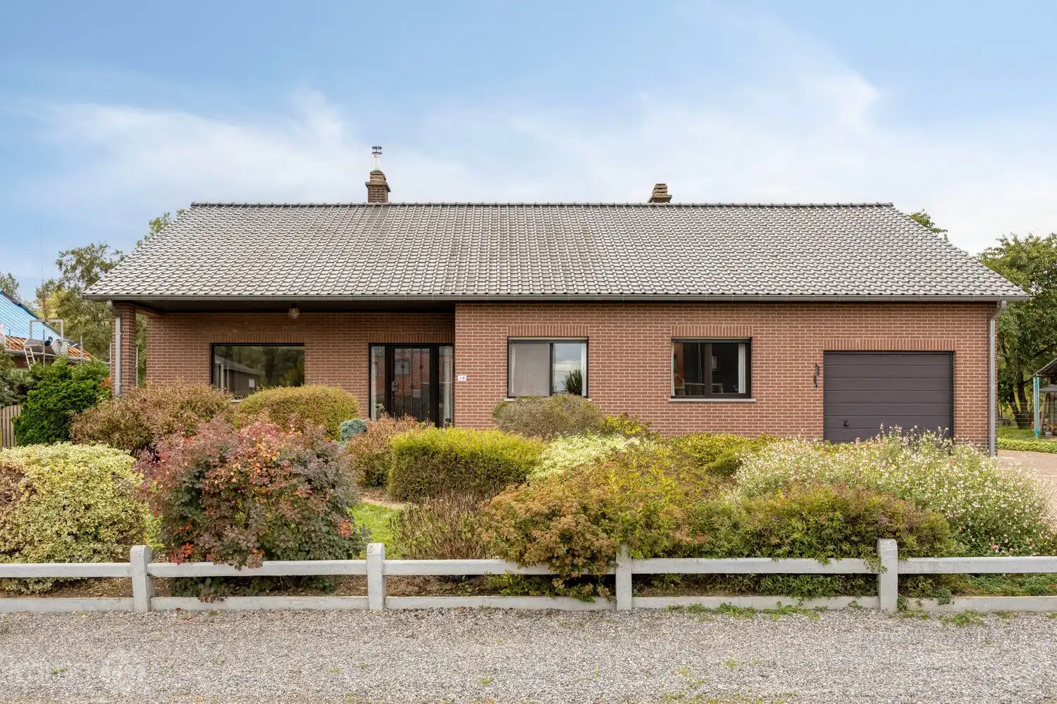 Uitstekend onderhouden open bebouwing met zonnepanelen en 3 tot 5 slaapkamers op prachtig perceel van 55a43ca foto 5