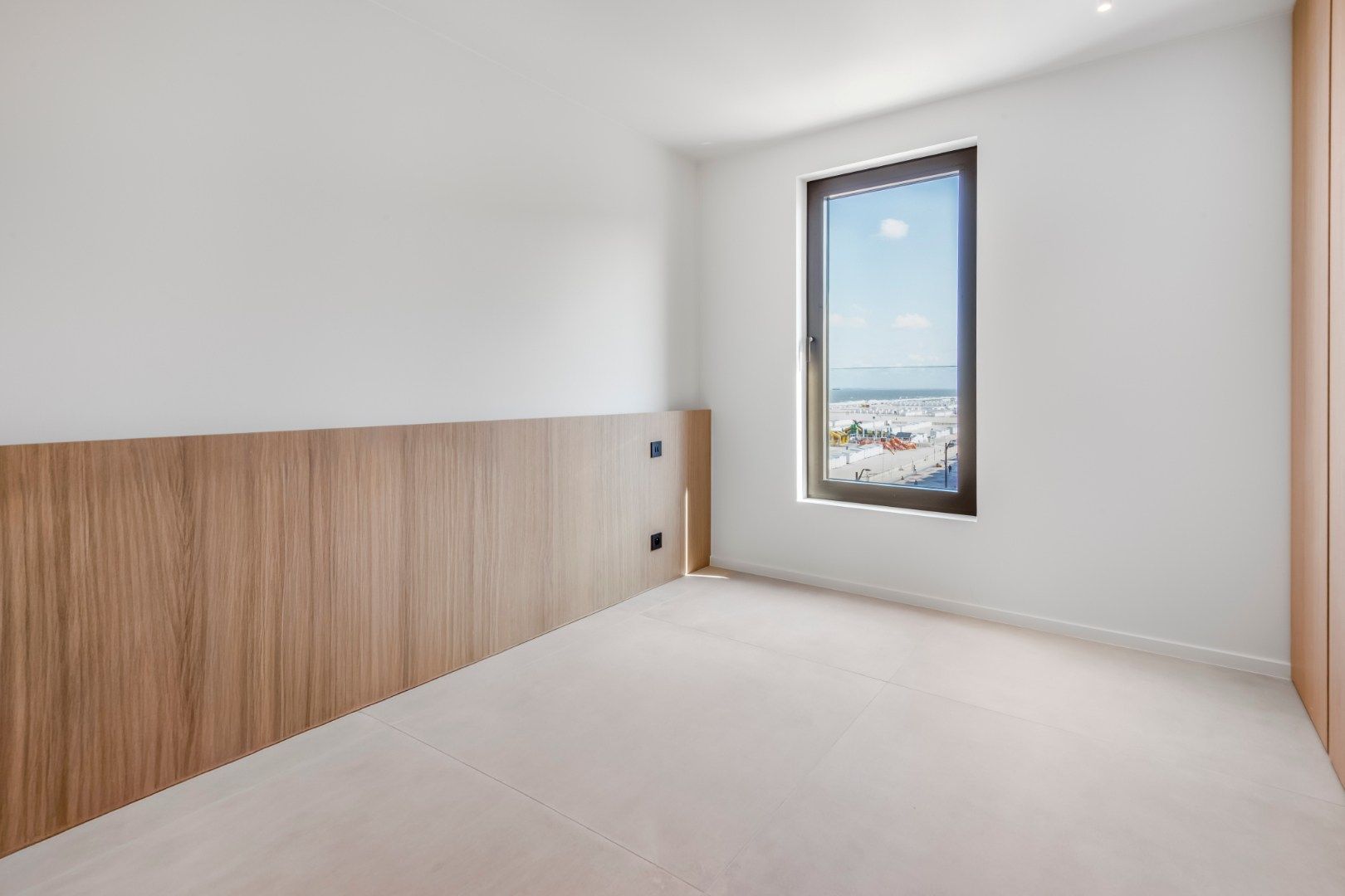 Nieuw, uitzonderlijk hoekappartement met frontaal zeezicht. INCLUSIEF inpandige garagebox.  foto 14