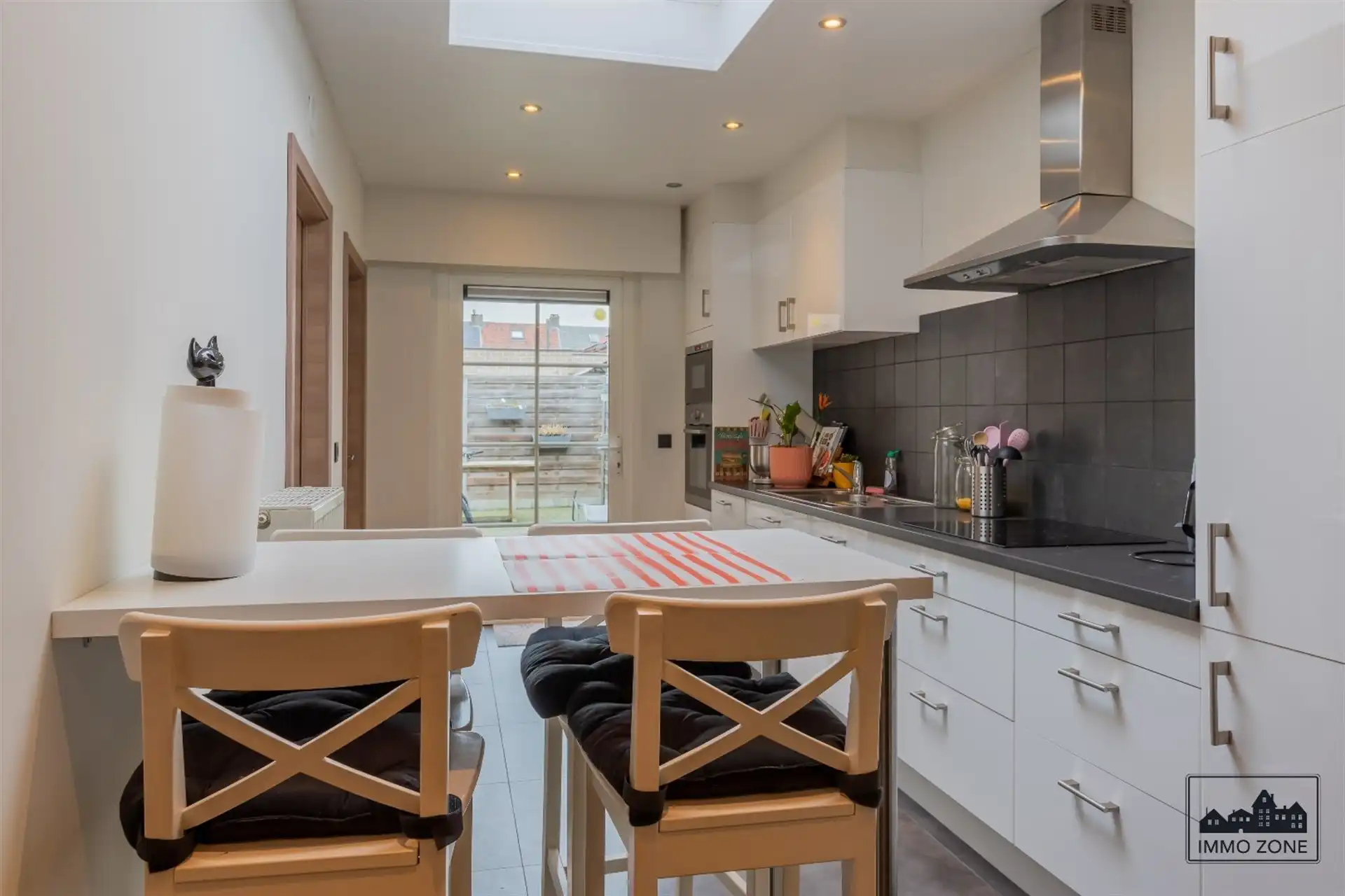 Gunstig gelegen recente 2 slaapkamerwoning met terras. foto 5
