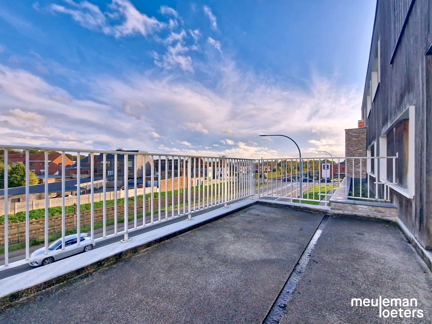 Kwalitatief afgewerkt appartement met parkeerplaats foto 2