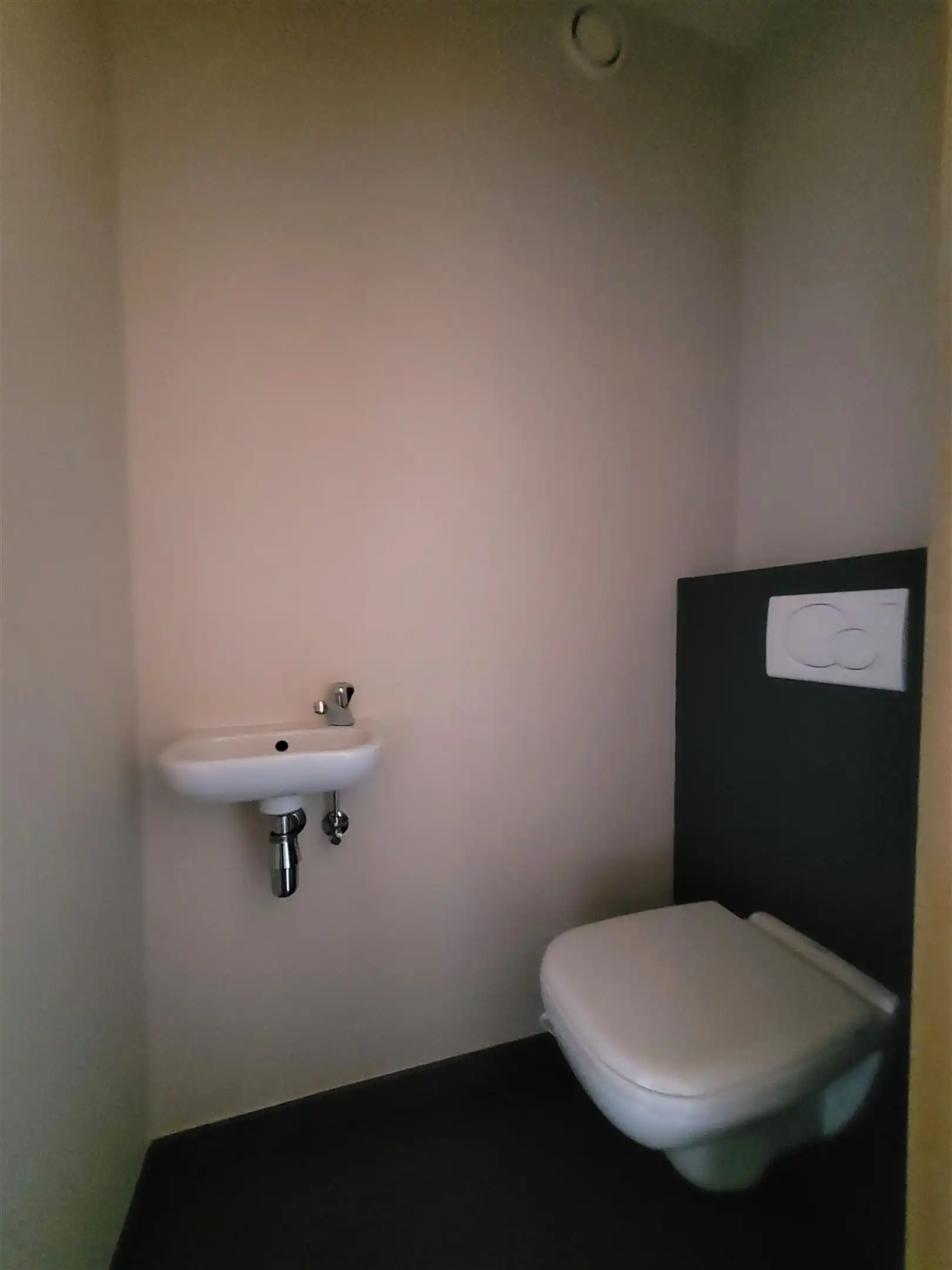 Ongemeubeld appartement met 1 slaapkamer en slaaphoek foto 16