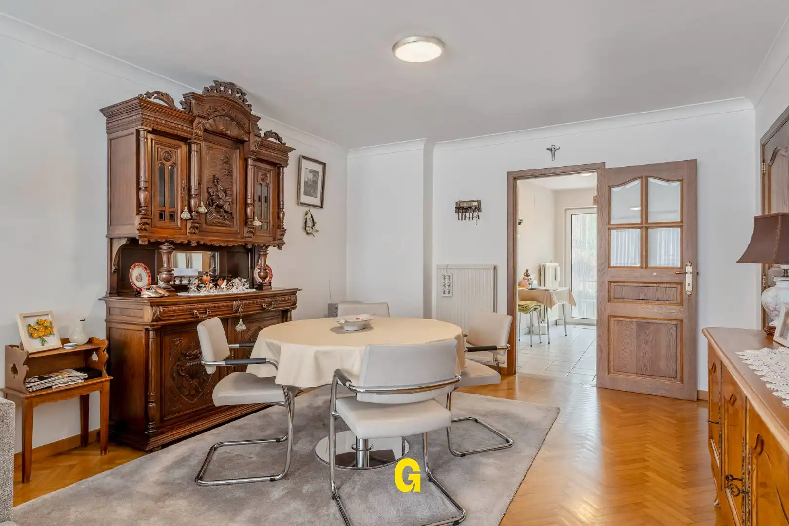 Uitstekend verzorgd 2-slaapkamer appartement in hartje Bilzen, met standplaats, kelderberging en terras met zicht op het Park van Haffmans foto 8