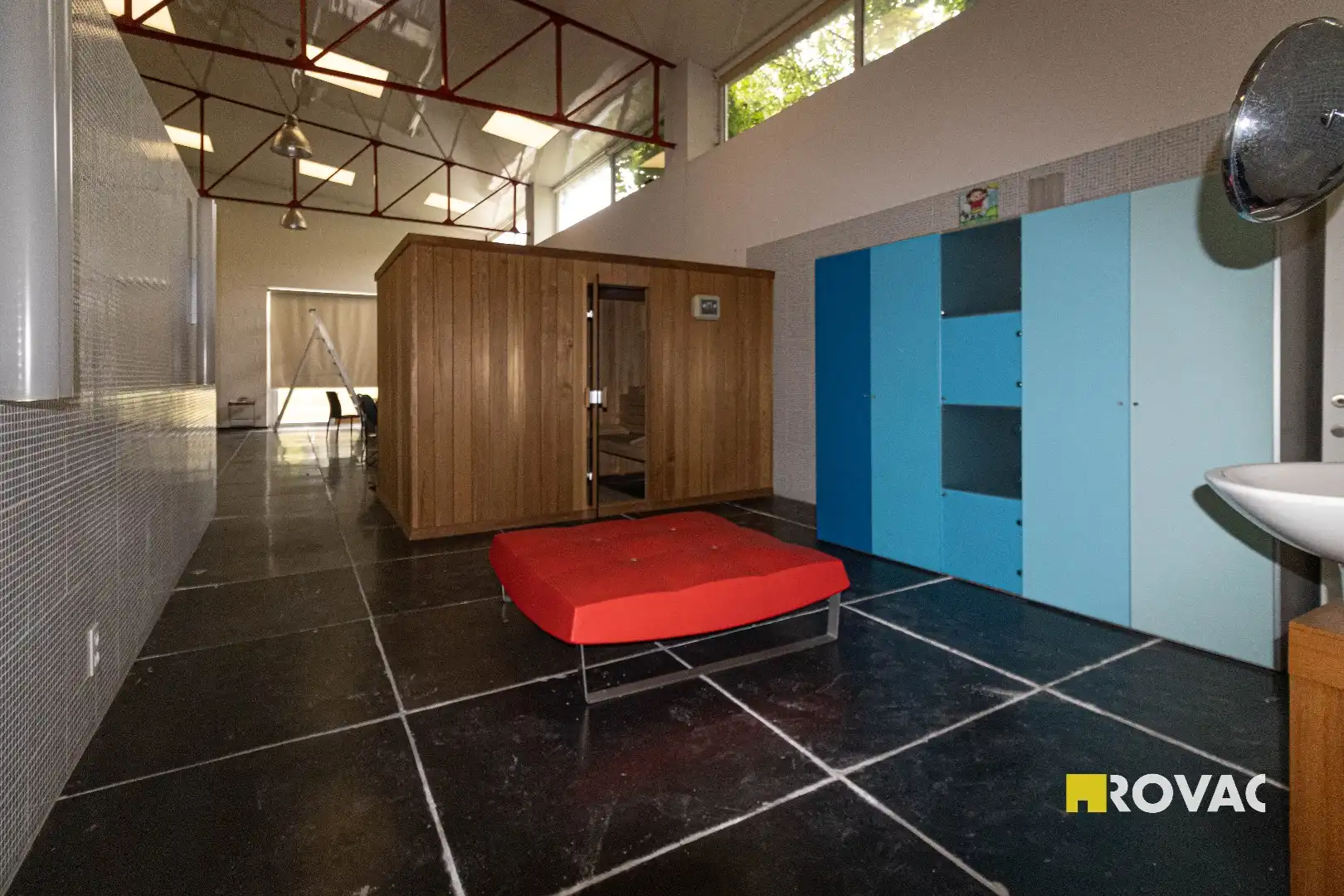 Ruime alleenstaande loftwoning met garage/opslagplaats foto 11